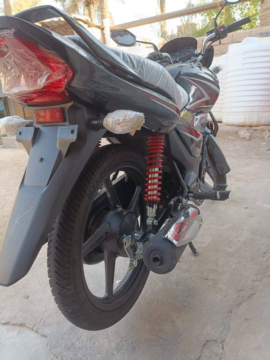 سلام عليكم 
هونده شاين الدراجه شوفة عين 
دراجه موديل 2021 مخزن بالمعرض
دراجه ما ماشيه نضيفه مكينتها نضيفه
سلف شغال كهربائيات  شغاله دراجه متعوب عليها السعر مليون و800 الف بيها مجال بسيط جداً دراجه اوراق كامله الرقم***********  العنوان بصره شط العرب قرب مدرسه البيارق٠
