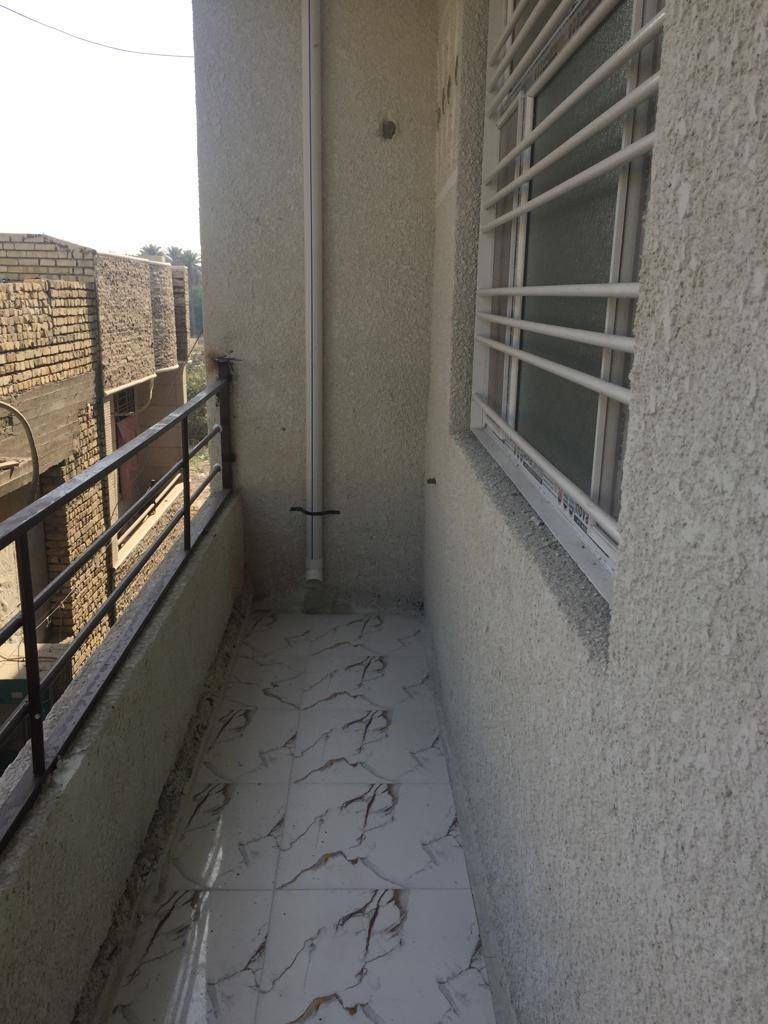 دار سكنية للبيع في موقع مميز جداً ..
طابو صرف..في بغداد / الاعظمية في الشارع المحاذي لطريق جامع النداء باتجاه ساحة عنتر .. قرب مدرسة المهج .. بناء حديث درجة أولى غير مشغول مساحته ٥٢,٢٥ متر مربع ( الواجهة ٥,٥٠ والنزال ٩,٥٠ ). مكون من ثلاث طوابق ، يحتوي الارضي على صالة ومطبخ بمدخل منفصل لكل منهما وحمام شرقي وغربي مع التاسيسات الصحية الكاملة للغسالة ومنظومة تحلية الماء بالاضافة الى الدرج والمنور.. 
والطابق الاول يحتوي على غرفة نوم وحمام غربي ومخزن وبالكون ، ويحتوي الثالث على غرفة نوم ومخزن وبالكون وسطح اول وسلم حديدي للسطح الثاني.
***********
