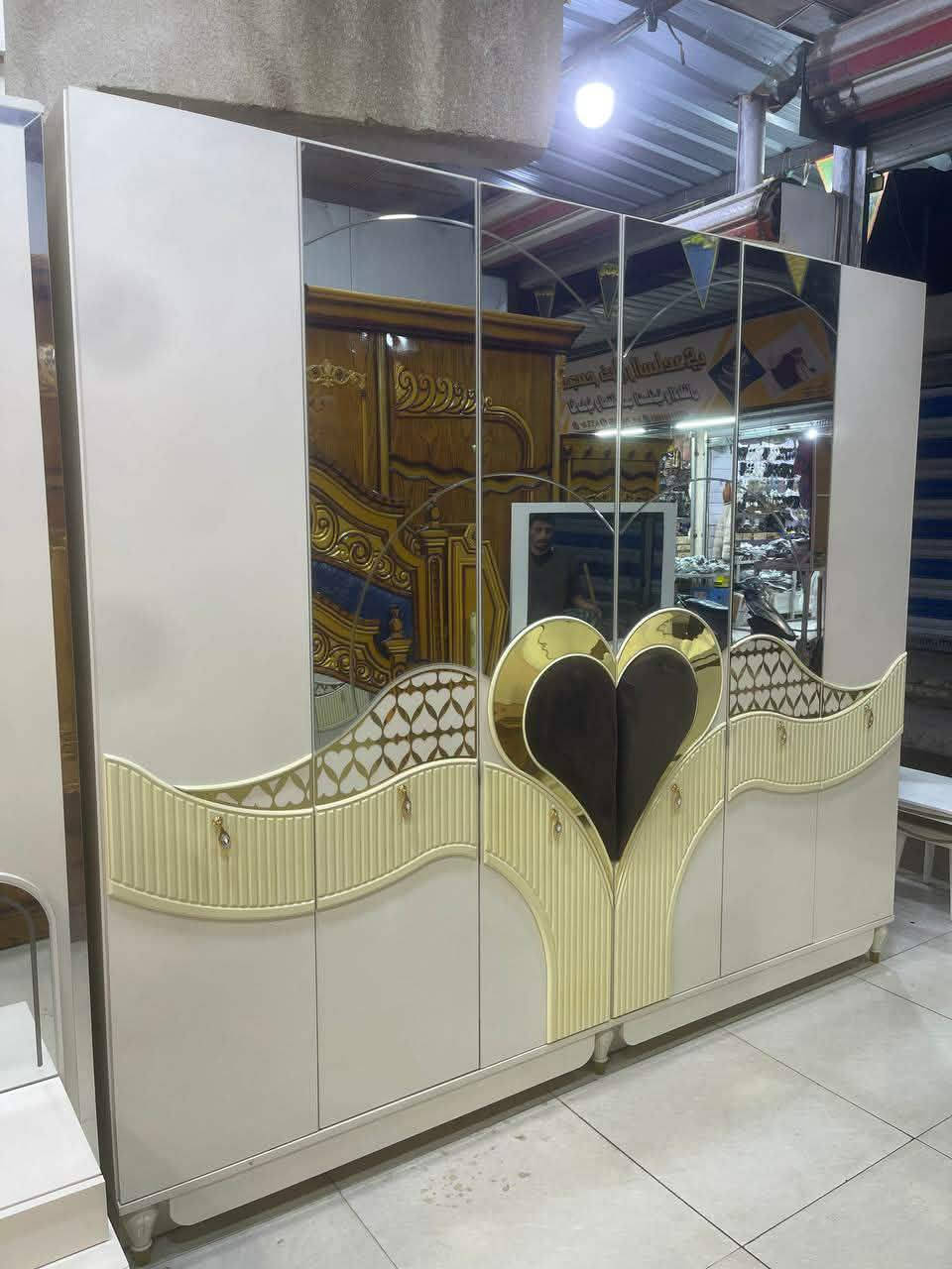 غرفه للبيع نضيفه جدا 
فول نضافه 9 قطع 750 حجز واتساب فقط ***********
