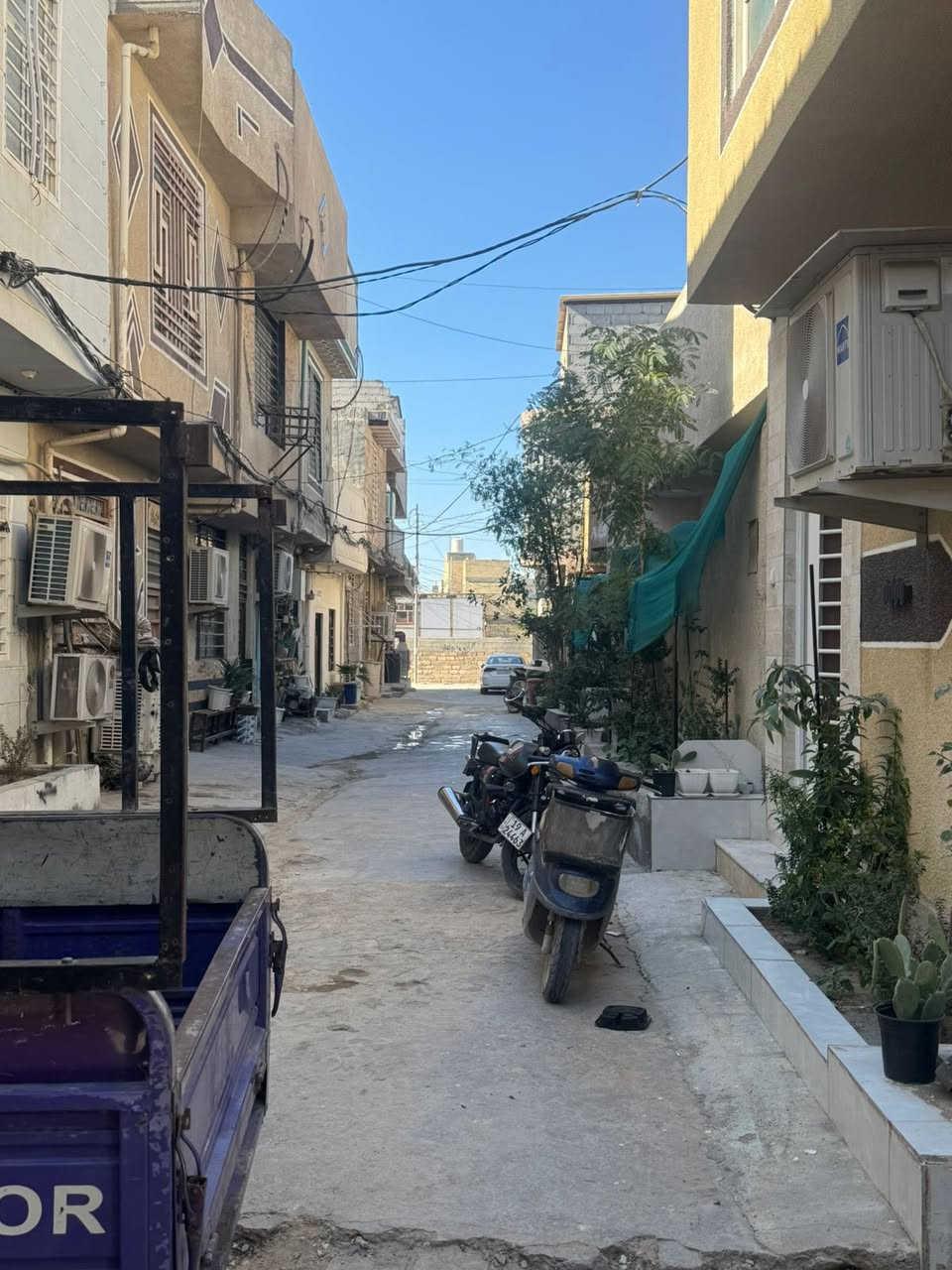 قطعه للبيع مساحه 50م  نهاية الفرع واجهيه5م نزال10م بحي النواب سند25 قريبه عل شارع العام الاتصال عل هذه الرقم ***********
