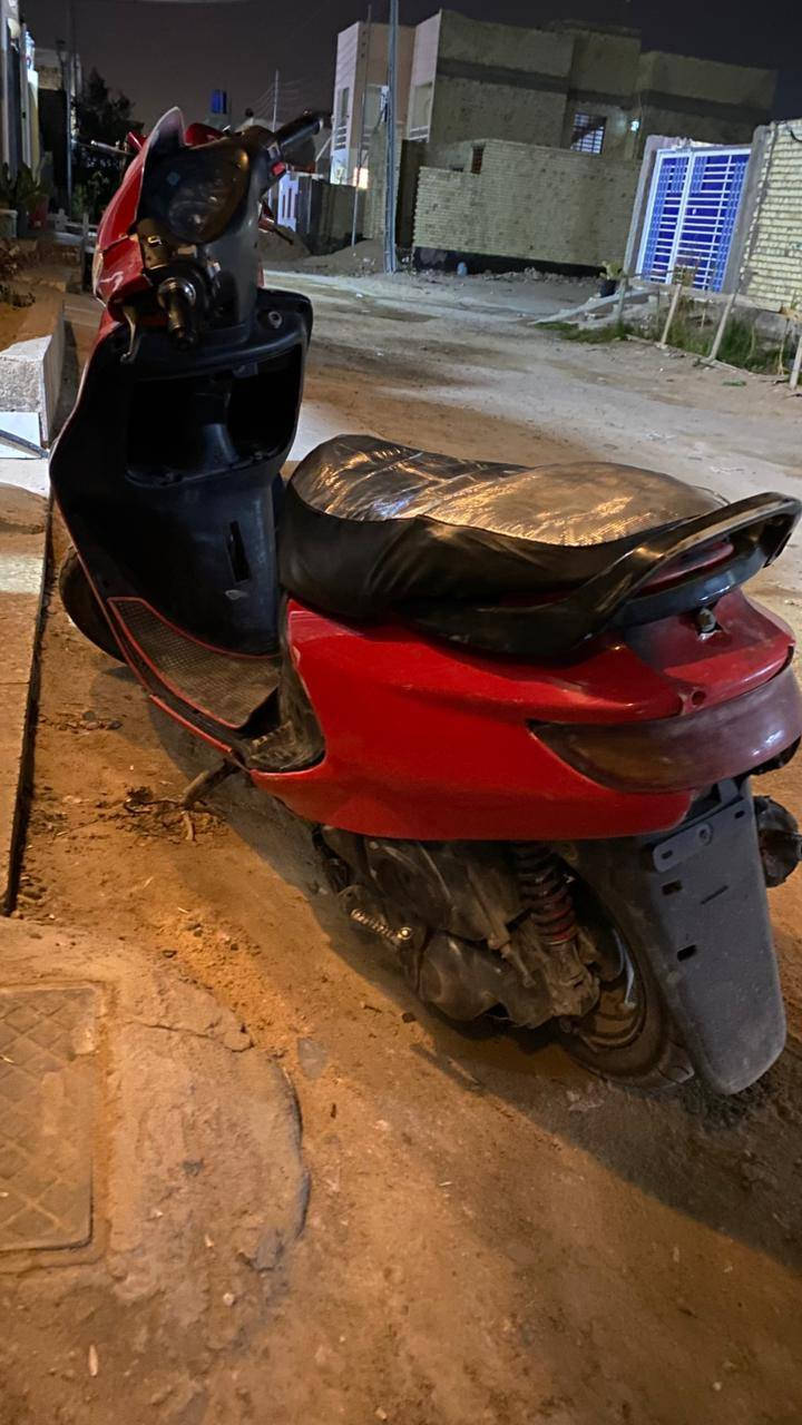 السلام عليكم 
الدراجه فحل مو نثيه 
فراشه البيع مكينه حلوه لا تبخر ولا تنقص 
سلف تشتغل هندر 
كهربائيات كله شغاله 
تايرات جديد 
ابريك وره وكدام 
السعر بل 250
المشراي لا يتصل ولا يخابر 
متوازي على بيعته 
الاستفسار ***********
