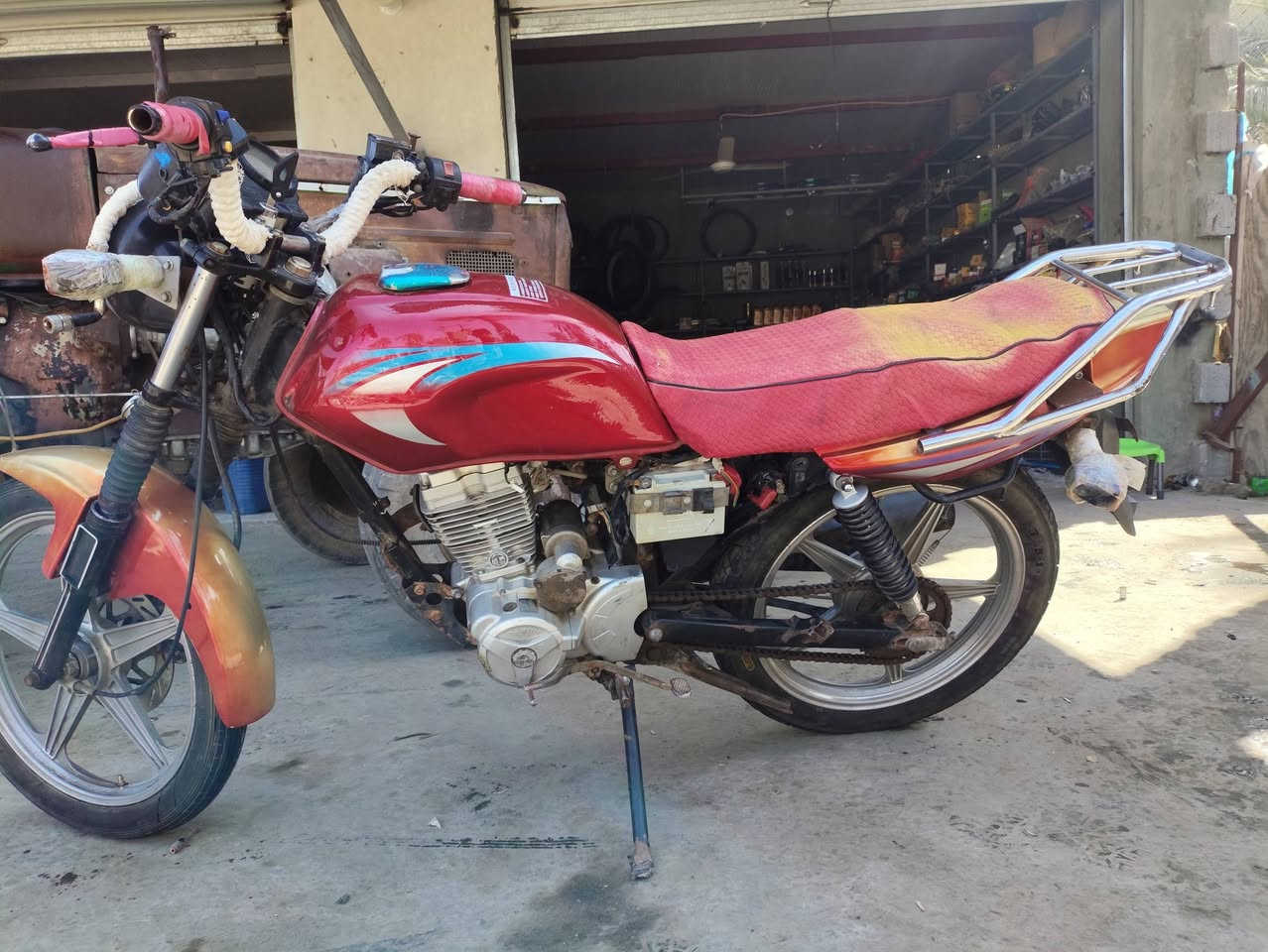 السلام عليكم دايوان 

كلك مكفول  مكينه مكفوله 

يحتاجله بك لايت واشاره باقي الدراجه كله شغاله 

سعره 375

مكاني كربلاء طوريج 

***********
