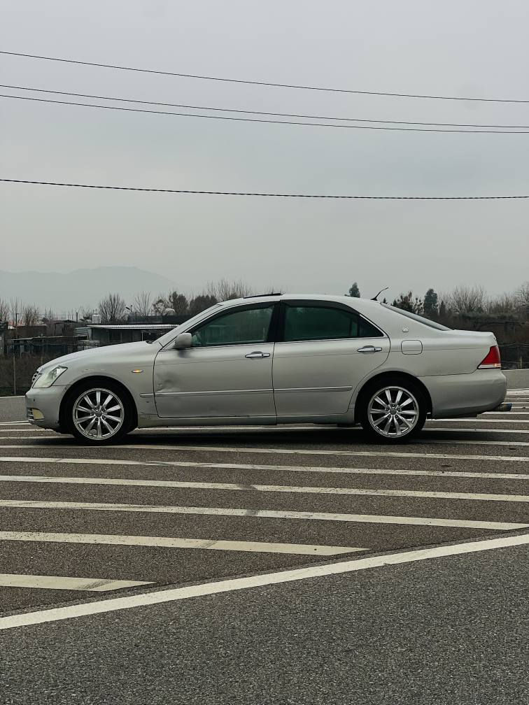 تۆیۆتا کراون شاهانە 
مۆدێل 2005
110 هەزار کم ڕۆشتوە
ڕەنگی سلفەر ناو زەرد
گێڕو مەکینەو کارەبای هەر هەموو گیانی بە شەرت تەقەو ڕەقەش بە شەرت
زۆر پاکو زۆر جوان ماوەتەوە
مەکینەی ٦ پستۆن 182 بێ دوگەڵ
هەموو گیانی بیلاد ماوەتەوە 
2 دوگمە فول فول مواسەفات 
دەبڵی سەوز بۆ دانراوە زۆر نەرمە

سعریکی زۆر هەرزان 45 وەرقەو مجال

شوێن/سەیدسادق حلبجة, السليمانية


**إذا كنت صاحب هذا الإعلان وتريد حذفه لأي سبب، رجاءا أرسل رسالة إلى الدعم الفني**