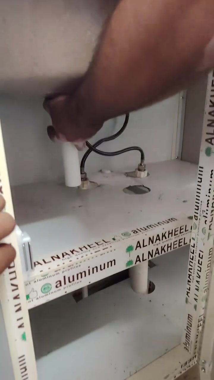🛠️ جديدنا اليوم.. سنك ماء درجة أولى لعيون أهالي بسماية! 🛠️
​ اليوم حبينا نشارككم مقتطفات من شغلنا الأخير.. شوفوا الصور والفيدوات، سوينا "سنك ماء" جديد من الألف للياء، ترتيب وتنظيم وتأسيس مضبوط  
​ليش تختارونا؟ لأن شغلنا مو بس تركيب، شغلنا ضمان ودقة:
✅ نصب السنك بأقوى تثبيت وبدون أي تسريب (مثل ما تشوفون بالفيدو).
✅ تأسيس البواري (المي الحار والبارد) والخلاطات بأنواعها.
✅ تسليك مجاري السنك بأحدث الطرق حتى تودعون الانسدادات.
✅ وإذا عندكم كاونترات (خشب أو ألمنيوم) نثبتها لكم بدقة وجمالية.
​مو بس سنكات! لا تنسون، إحنا بخدمتكم بكلشي:
💡 كهربائيات (ثريات، مراوح، نقاط، تأسيس كامل).
💧 صحيات (سخانات، خلاطات، مجاري).
🔨 نجارى وتركيب (غرف نوم، ستائر، لوحات، كيلونات).
​مكاننا؟ إحنا بنص بسماية وقريبين عليكم.
وقتنا؟ متواجدين طيلة أيام الأسبوع، أي وقت تحتاجونه اتصلوا.
​تعبناكم ويانا.. شوفوا الشغل بالمنشور واحكموا بنفسكم، وإذا عجبكم لا تنسونا باللايك والمشاركة حتى الكل يستفاد.
​📞 للحجز والاستفسار، هذا رقمنا الموحد:
***********

