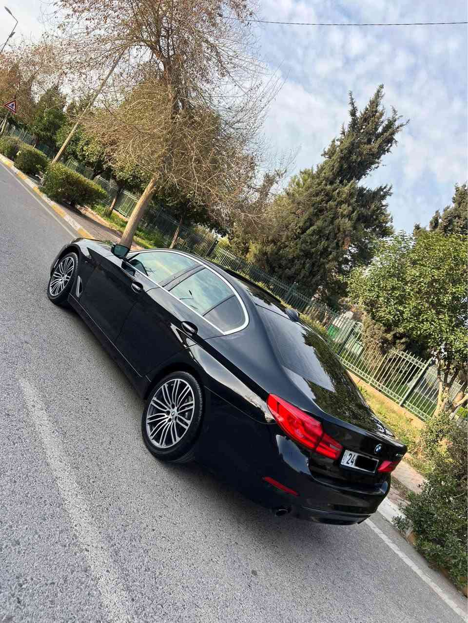 Bmw 530i 2018 sport line 
فول مواصفات ١/١ 
داتاشو 
سلايت 
داخل ليد 
كشنات ٧٠٠ 
ضرر سيارة بنيد مبدل بيلاد 
نص باب و نص جاملغ صبغ بدون دواخل 
فعص سنوية هزة كل جيديد 
مكان اربيل 
سعر خاص 
*********** واتساب موجود أربيل, العراق
