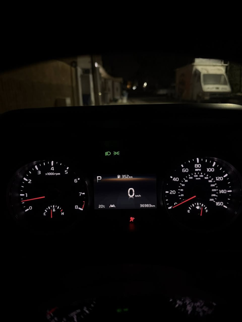 السلام عليكم سياره كرنفال للبيع موديل ٢٠٢٤ السياره وارد امريكي ماشيه ٣٦ ميل ويا كب كروم باب كهربائي ويفتح و ينسد دكمه رقم بغداد شاشه كبيره كار بلي ٥ بصمات بلوتوث٣ كامرات السياره باقي المواصفات معروفه ٩ راكب  السعر جدآمناسب ٢٣٨ وبيها مجال رقم الهاتف ***********مكاني
