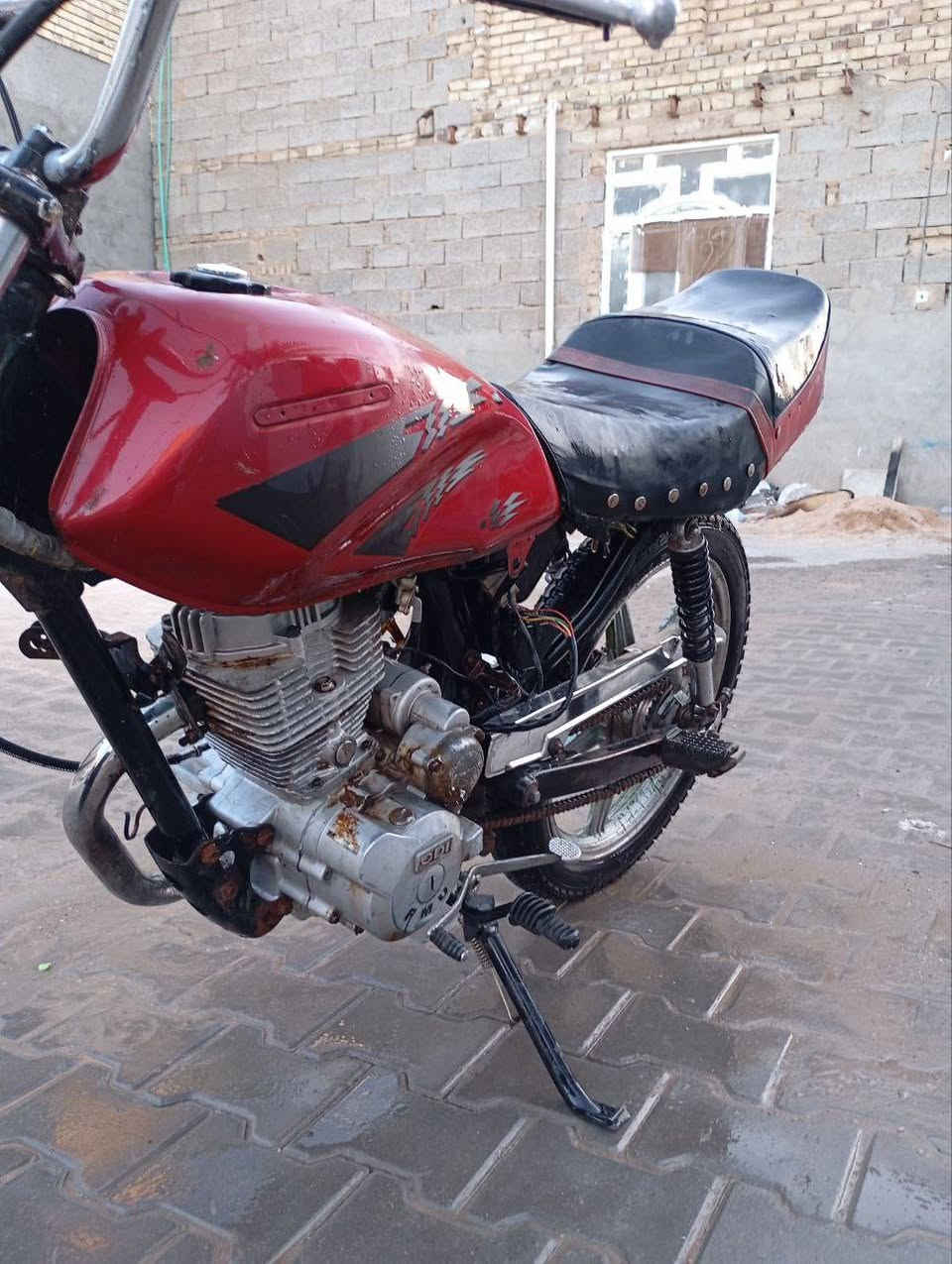 السلام عليكم 
شباب دراجه للبيع خمسه گير كلك كلك كلك 
دراجه شوفت عينك يرادله ترتيب قليل
المحرك شرط لا يبخر ولا ينقص تجي او 
تفحص او دراجه بيها شلعه شرط  المكان النجف ناحيه الرضويه 
السعر (250) وبيها مجال للطيبين رقم ***********
