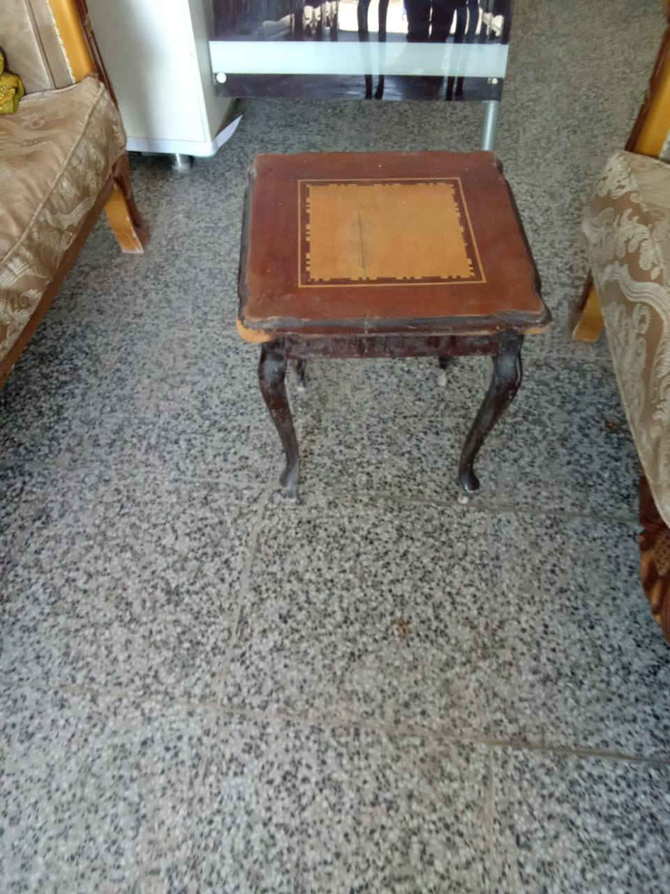 السلام عليكم تخم قنفات 10 مقاعد السعر 175 اوبي مجال ميز مكتبي زجاج السعر 50 الف كرسي دوار 35 الف طبلات خشب عدد 2 السعر 10 آلاف دينار
الاتصال على الرقم 
***********
العنوان سبع البور منطقه 4000
