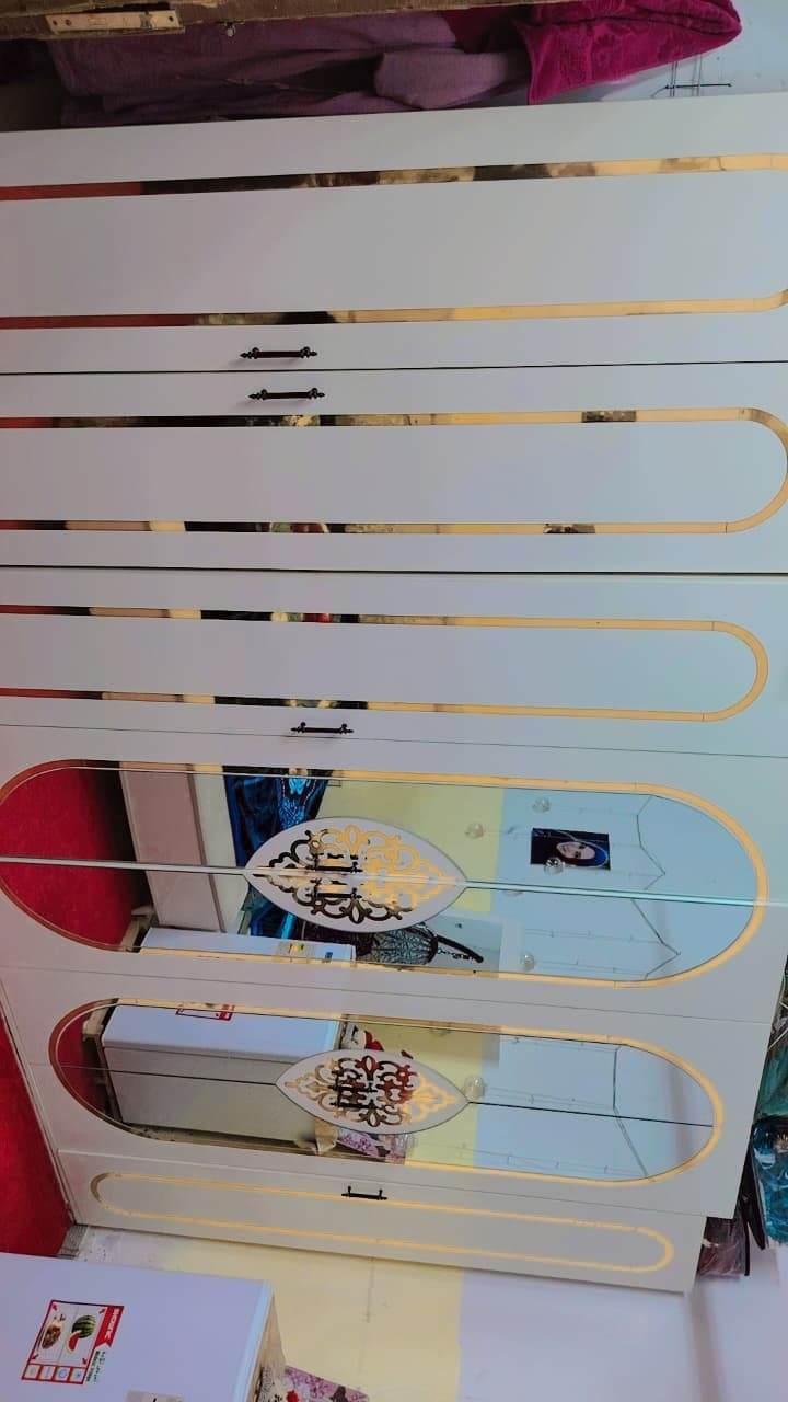 السلام عليكم غرفه تركي جديدة مثل ماموضحه بلصورة بيع مستعجل لسعر ولاستفسار على هذا الرقم *********** اني مكلفه بلنشر لا دخلولي خاص
