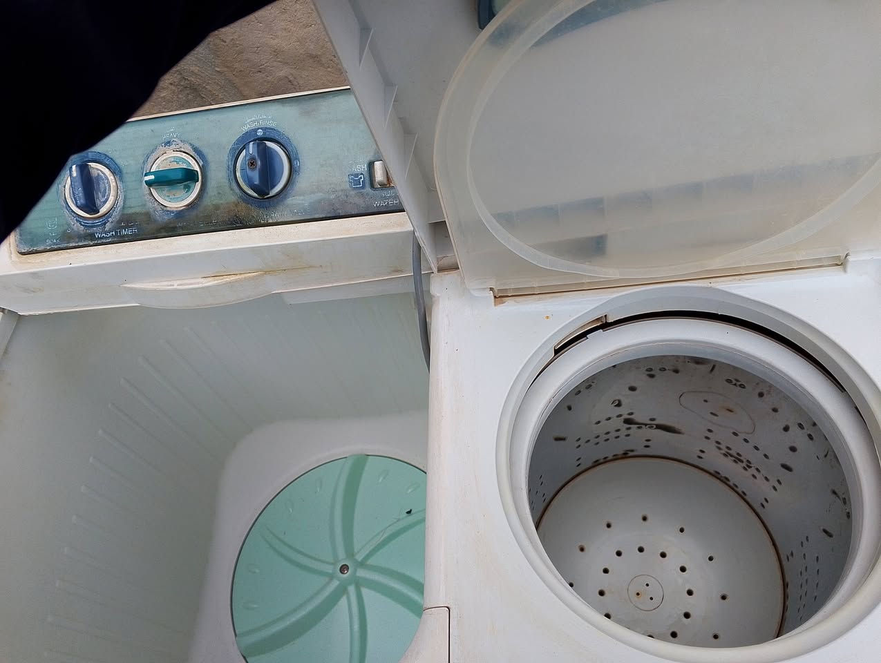 غساله للبيع سعرها ٣٠٠ جديده وشغاله تغسل بطانيات ملابس جفف اليشتري فقط يتصل على الرقم أدنى ***********
