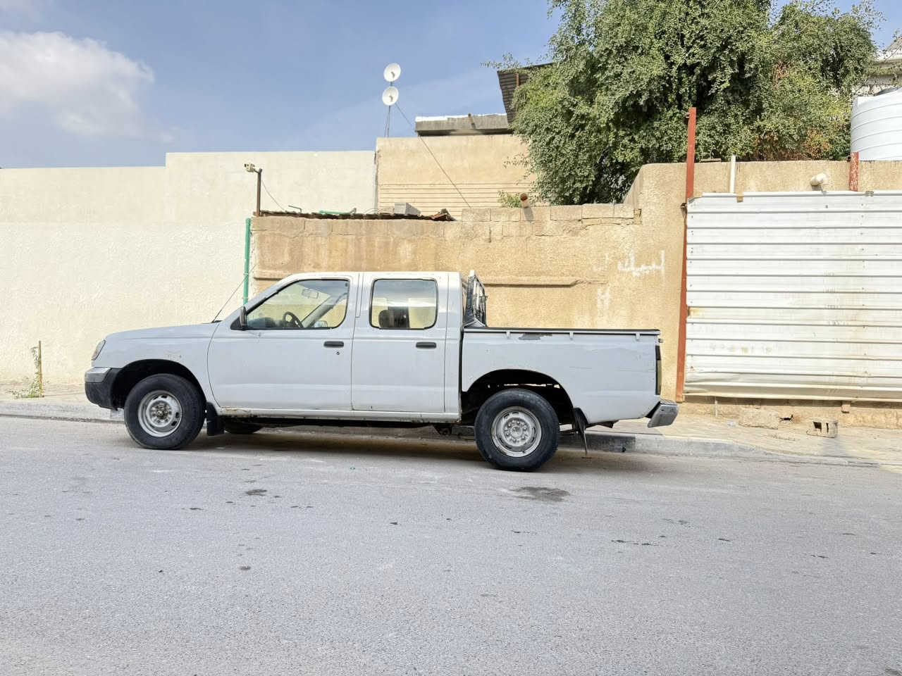 نيسان شبوط 2001 للبيع سياره بيها صبغ أبيعها صبغ عام  سنويه منتهيه ب 2020 كير محرك شاصي كفالة رقمها بصرة وراعيها بالبصرة يريد مداور سعرها 65
***********
