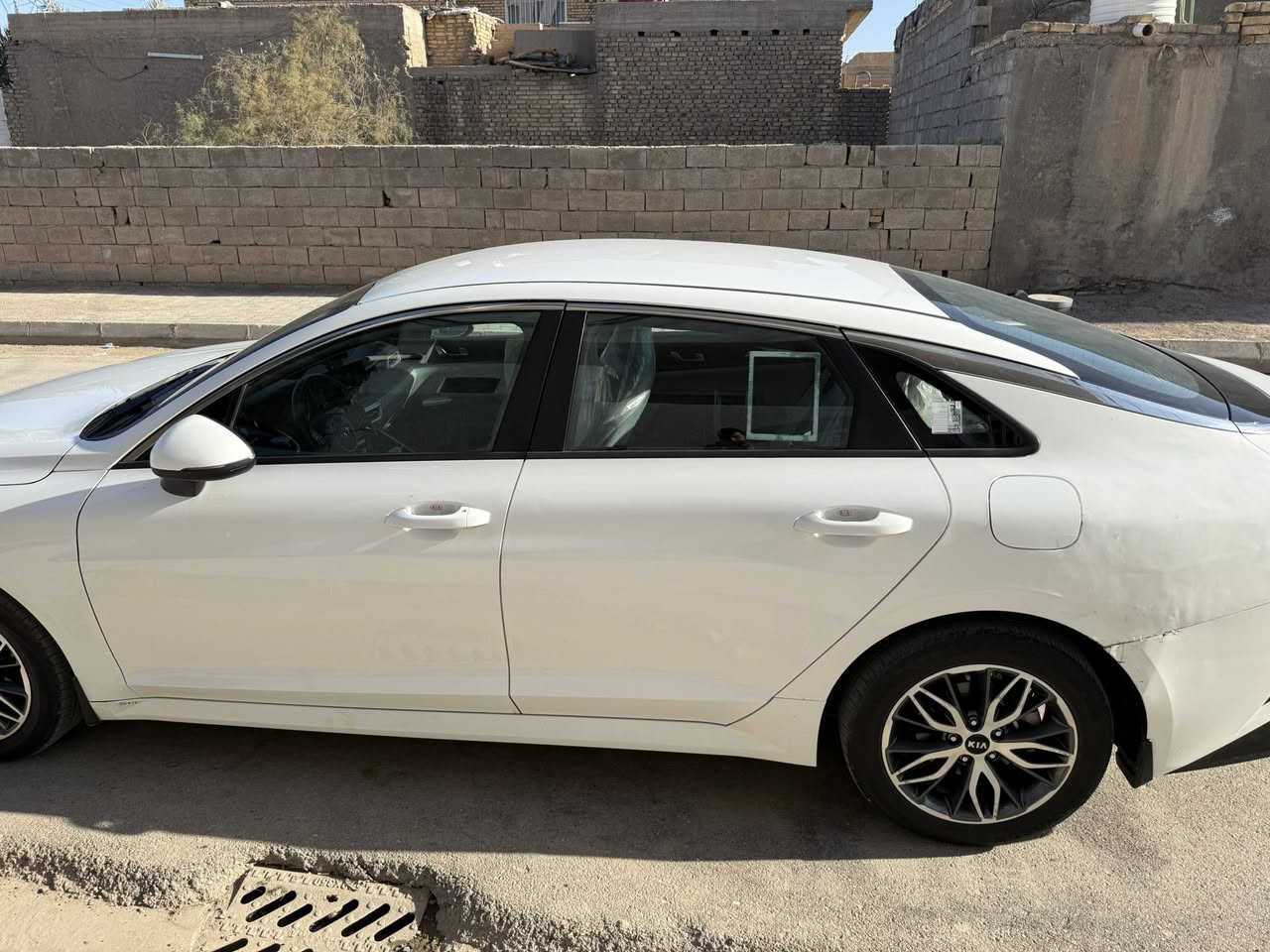 السلام عليكم سياره K5معروضه للبيع موديل السياره ٢٠٢١خليجي حجم المحرك ٢٠٠٠دوش السياره جاهزه اي نقص بيه الضربه بيه فقط بارد بالجاملغ الخلفي جهة اليسره رقم واسط ماشيه ٩٢الف 
الاستفسار ***********
السعر 187وبيه مجال
