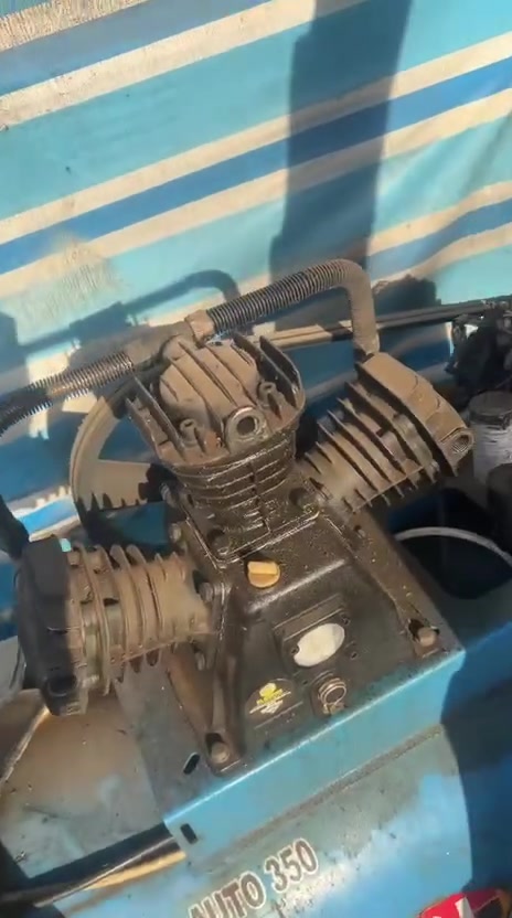 كمبيسر هواء سعة 350لتر فقط الماطور محترك 
حجم الماطور بقدرة 4 حصان (4HP) يعمل بنظام  سنگل 
​حجم التاروسة
​النوع: رأس بستن ثنائي (2 Cylinder) أسطوانتين.
​الإنتاجية: يضخ هواء بمعدل يتراوح بين 450 إلى 600 لتر دقيقة تقريباً
السعر 475 قفل 
ميسان العمارة 
***********
