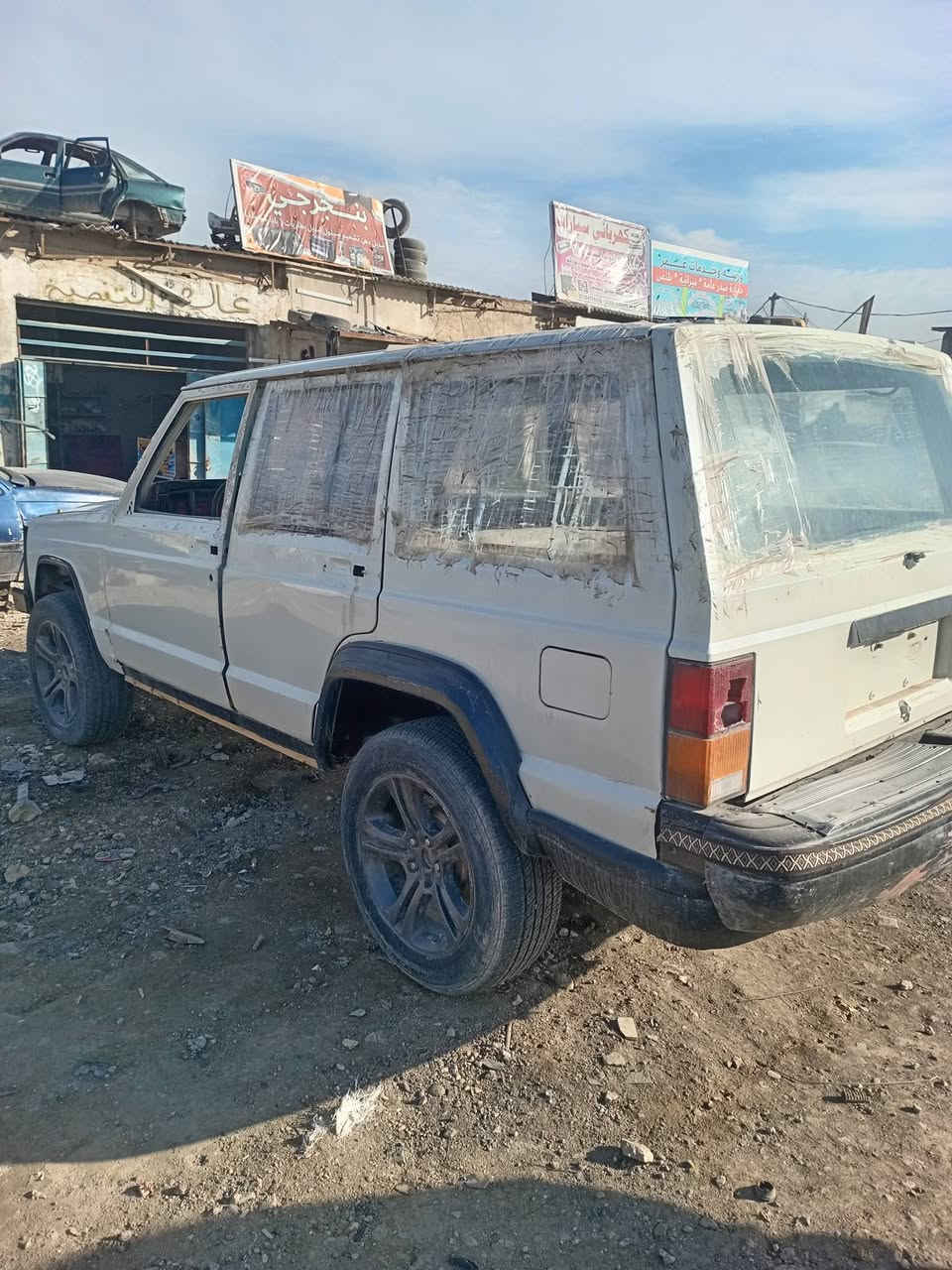 السلام وعليكم جبنالكم تفصيخ جيب شيروكي مصري الي محتاج ادوات تفصيخ يتصل عل***********واتساب موجود ***********
