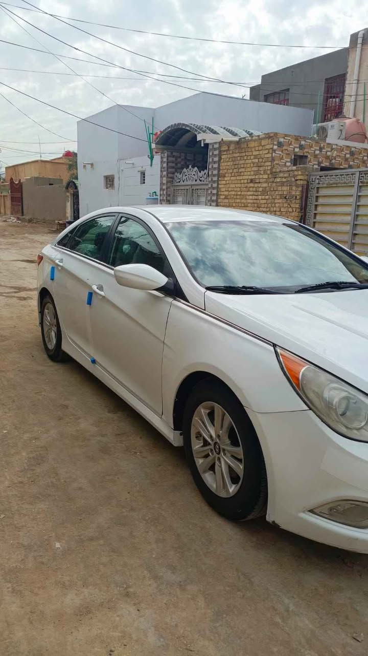 السلام عليكم 
سوناتا امريكي ٢٠١٤
محرك gdi 2400
باسمي رقم دولي جديد سنويه ل2030
السياره بيها قطعتين صبغ جاملغ خلفي وباب الصدر بدون تبديل ليبل واحد
حداديه جديده تبريد ثلج تخم تاير جديد
مكاني ديوانيه
السعر ١١٢ وبيها مجال بسيط
للاستفسار ***********
