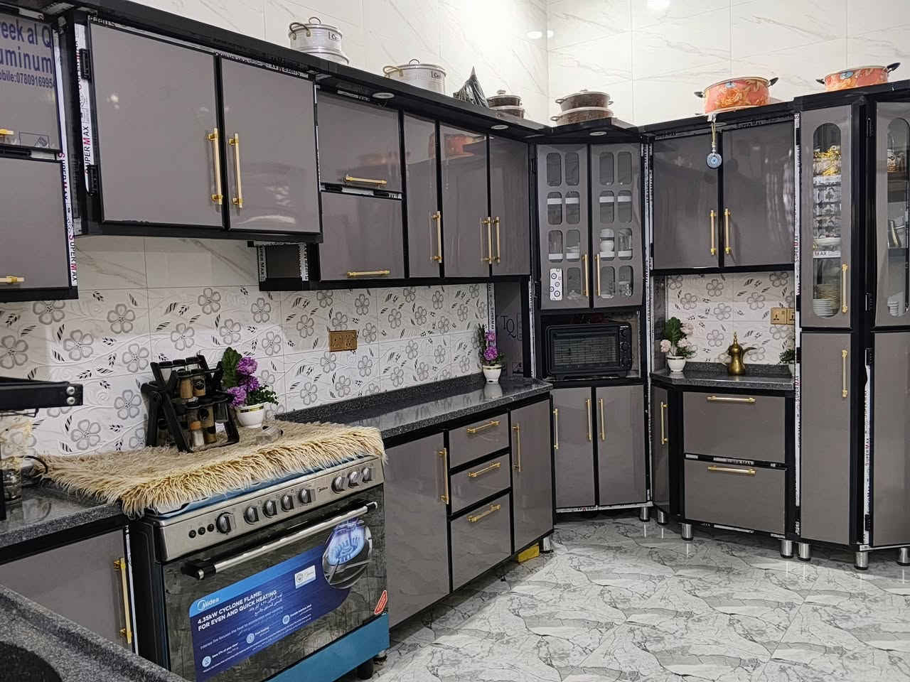 السلام عليكم يوجد بيت للبيع زراعي المكان حي الجوادين المساحه 225 متر طابوك كونكريت بناء جديد يتكون من 3 غرف نوم وصاله ومطبخ وصحيات داخليه وخارجيه وديوانيه سعر 78 وبيه مجال الاستفسار ***********
