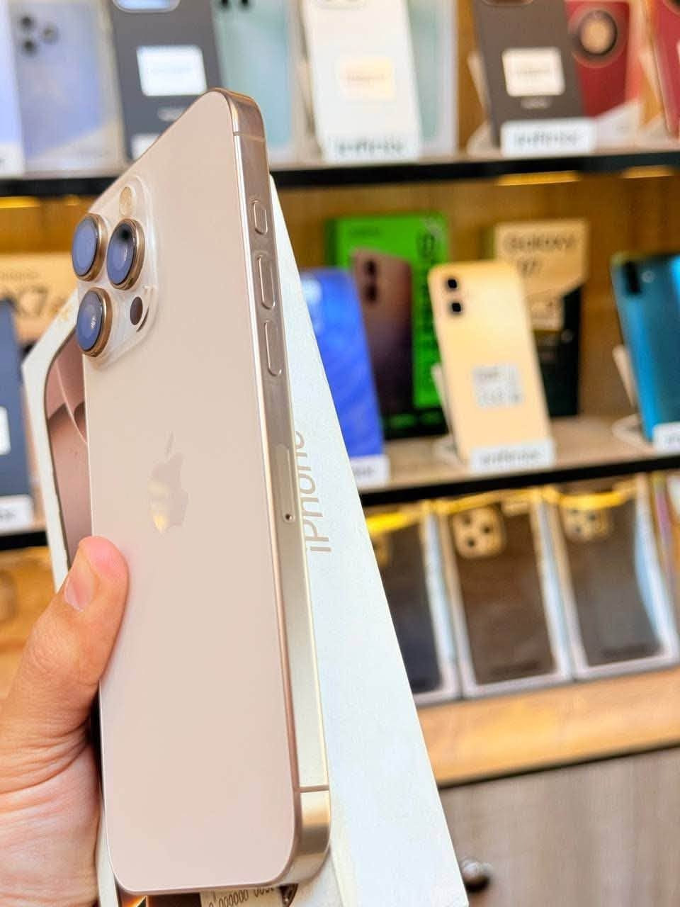 أيفون16 برو ماكس لون مميز ذاكره 256 بطاريه 98اعتبره فاتحه بيدك من كارتونه ممبدل بي شي  نضافه 100‎%‎ كامل ملحقاته  وتر بروف عل حاسبه كله نورمل مكاني  بغداد أبوغريب

السعر مليون و400 الف 

***********

