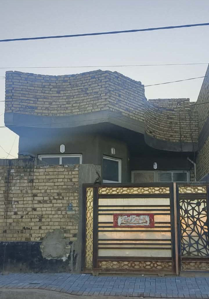 بيت  طابو صرف للبيع موقع مميز امام متنزه
⛳المساحة»  مساحة 125 متر واجه 6.25 و نزال 20 طابق ارضي كامل و الطابق الثاني ما مسقف 
  🌍العنوان»  حي الزهراء خلف العلوة القديمة/  وجه البيت على متنزه 

البيت حديث البناء حديث طابوق  و الاساس صب و السقف كونكريت صب مجاري درجه اولى تاسيس المي درجه اولى 

(((الخدمات المتوفرة))) 
🏞 متنزه  (امام البيت مباشر) 
🏫مدارس (ابتدائية متوسطة و اعدادية) 
@ مجاري 
⛲ ماء 
🏙كهرباء 
🛣 تبليط 
@  رصيف مقرنص
@ مولدة شارع 
@ انترنت كيبل ضوئي
🏥 مستوصف صحي قريب 
📃العقار باسمي و ثاني يوم افتح بيان.  
💰السعر»  سعر العقار 110 
  رقم الموبايل للاستفسار ( ***********)
