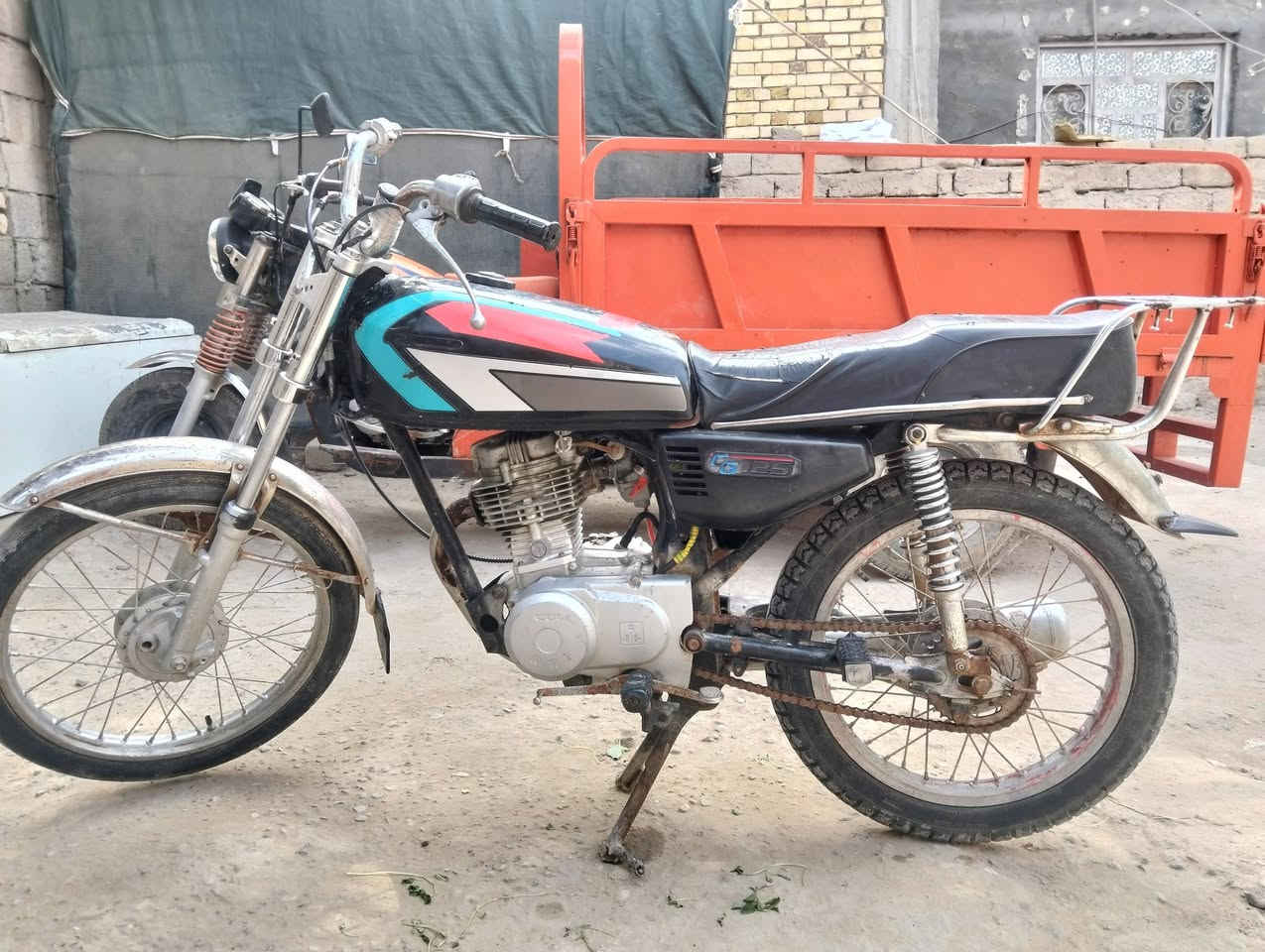 دراجه للبيع ادوات سعر 275 مكاني القرنه شرش جلعه***********
