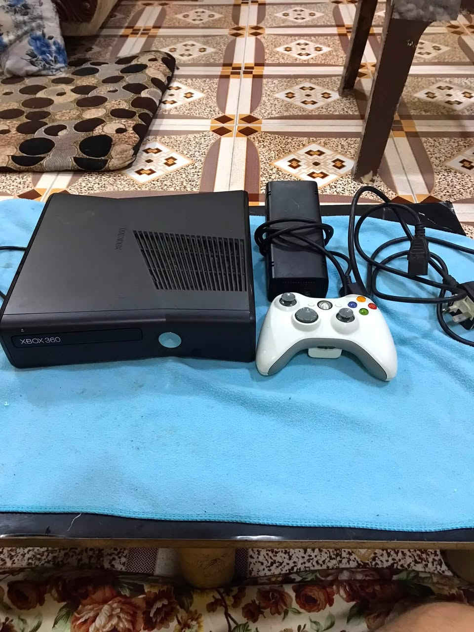 سلام عليكم للبيع اكس بوكس 360 جهاز ماشاء الله حيل نظيف ذاكره 250 يحتوي على 36 لعبه مكان قرص شغال سلم فول جهاز حيل نظيف بل عافيه عل ياخذه يده وحده بلادي مكاني كركوك رقم *********** سعر 110
