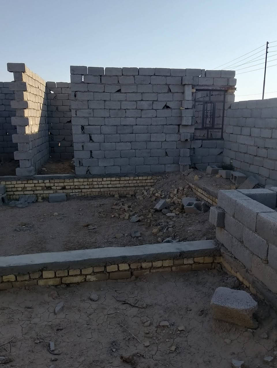 سلام عليكم ورحمة الله وبركاته هيكل البيع السبل الثاني جاي من دور اليتام مساحه 132 متوفر ماي وكهرباء كلشي موضح ب الصوره سعره 12وبي مجال باقي التفاصيل ع مراسله الرقم ***********
