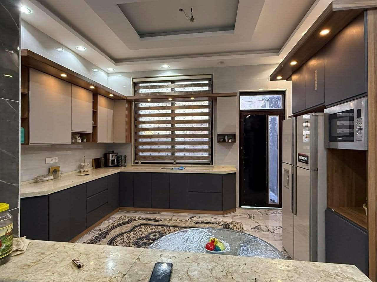 #بصمة عهد للعقار المناسب فقط.
♣️دار للبيع  مع كافة الخدمات 

♠️مساحه (200م) {واجهيه 10 النزال 20}

 ♣️طابو زواعي سند 25 اصولي من كافة الامور 

♣️سنة البناء 24 

♣️البيت متكون  طابق الاول مطبخ  صاله هول غرفة نوم مجمع صحيات طابق ثاني هول غرف 2مجمع صحيات 

♣️عنوان زوير الغربي قريب كولش ع كورنيش  

♣️للسفسار اكثر الاتصال ع الارقام تالي ***********او ***********
