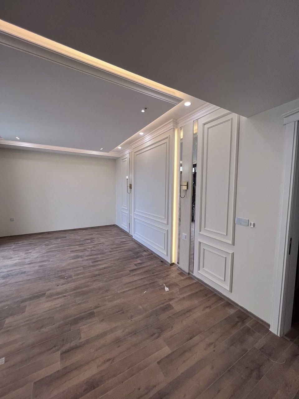 ديكورات مغربي ملكيه وصبغ كامل تصميم جديد عمل درجه اولى مواد تركي بيه ضمان
ديكورات سقف 

ديكورات جدار 

انواع احداث موديلات جديده تصميم احترافيه ملكي خليجي تركي 

***********
