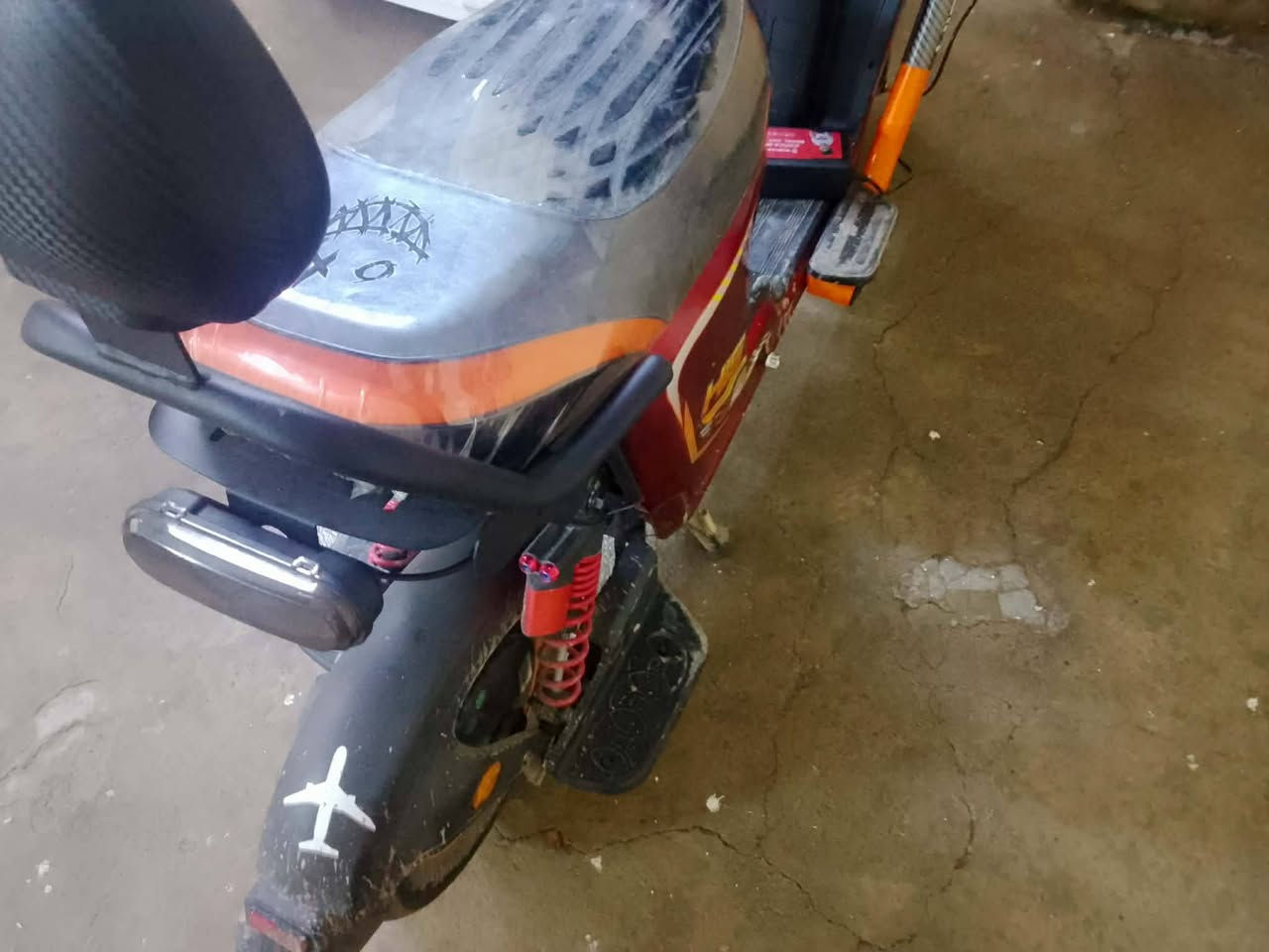 السلام عليكم ورحمه الله وبركاته
بسم الله الرحمن الرحيم 
ار 9 للبيع موصفات معروفه للبيع  
موصفات 
3/1نمر 
2/ بي بك رجوع للخلف
3/ اشاير يمين ويسار شغاله 
4/لايت عالي ناصي 
5/دبل أشارا 
6/نشرا من قدام 
7/مدخل يو اس بي دبل  اللشحن المبايل 
8/هورن عالي مال سيارا 
9/لون احمر مميز 
10/تاير الكدام جديد 
5/11 بطاريات شرط الفحص 
13/السرعه 75 حقيقي 60 وضح طيران 
14/سلا كدام جديده من
15/شاشه تحديد العطلات 
16/دبلات كدام  غاز 
17/دبلات الوراء عدد2
18/وقافيه استاند  ووقافيه صفح 
19/بك لايت وراء شغال 
20/إصابات دسك خلفي وكدام 
21/مكاني موصل جانب الايمن 
22/ الشراي يجي خاص 
🥰🥰🥰🥰🥰🥰 او اتصال ***********
