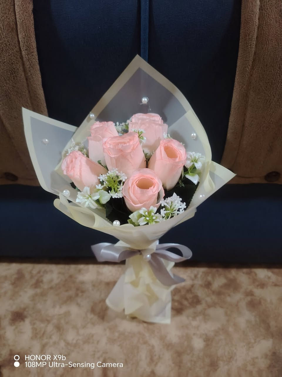 باقات ورد صناعي منوعه للبيع للاستفسار الاتصال على الرقم *********** مكاني الاعظمية قرب جامع النداء
