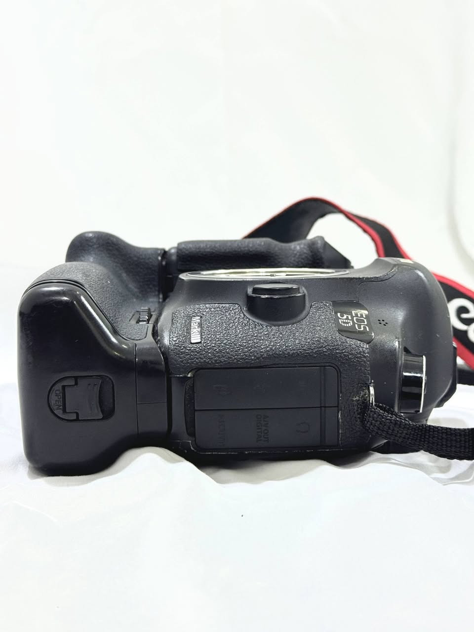 كانون 5D m3 للبيع او مراوس مع درون
كانون 5D m3 للبيع او مراوس درون 

نظافة فول 💯 
مع عدسة 24-105 رنك احمر + كرب + بطاريات عدد 2 + شاحنة + حزام 
 
عنوان : ناصرية ـ مركز 
تواصل خاص او واتساب ***********
