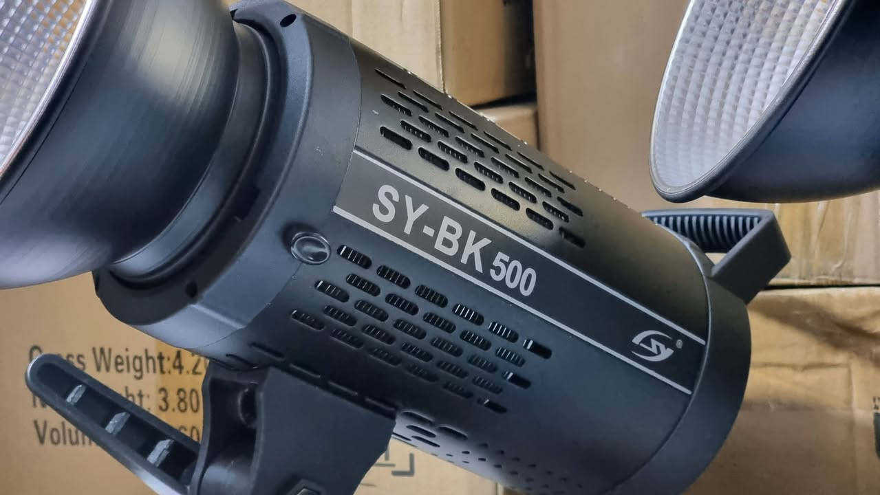 السعر الواحد 200 الف 
اضاءة فديو  مستمرة 500 واط من شركة YSKE
باي كلر شمسي ابيض ثلجي  تحكم كلفن تحكم بقوة الاضاءة 
شاشة كبيرة فانات تبريد عدد ٢ صامت  تحكم تطبيق موبايل جديد متوفر توصيل


**إذا كنت صاحب هذا الإعلان وتريد حذفه لأي سبب، رجاءا أرسل رسالة إلى الدعم الفني**