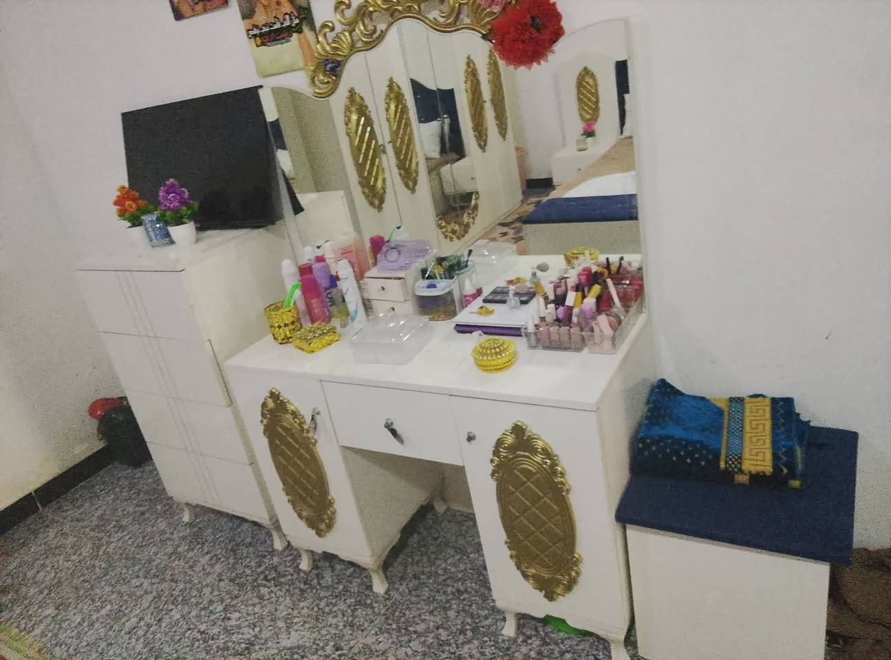غرفه نوم 10قطع ب400 وبيهه مجال بصيط ***********وتساب
