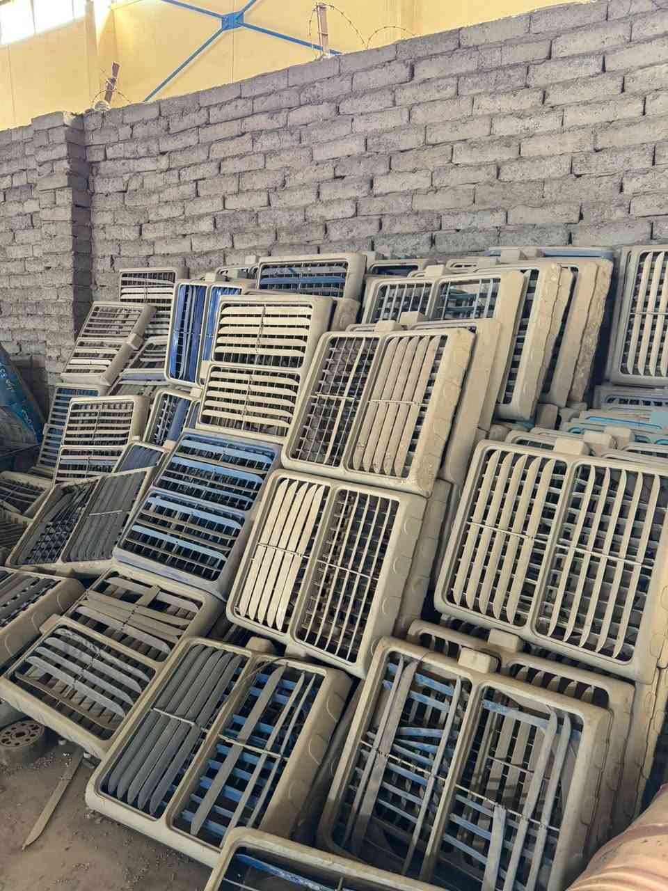 السلام عليكم
عندي هاي وجه مبردة كونفيرة شغال كامل جيب وشد جدد وعندي وياهن مبردات كامله للبيع تصفية مخازن 
الاستفسار 
***********
بيهن فايدة للشراي متخسر وياي اني ابيع حديد هواي يطلع عندي وماطورات هواي يطلع عندي
