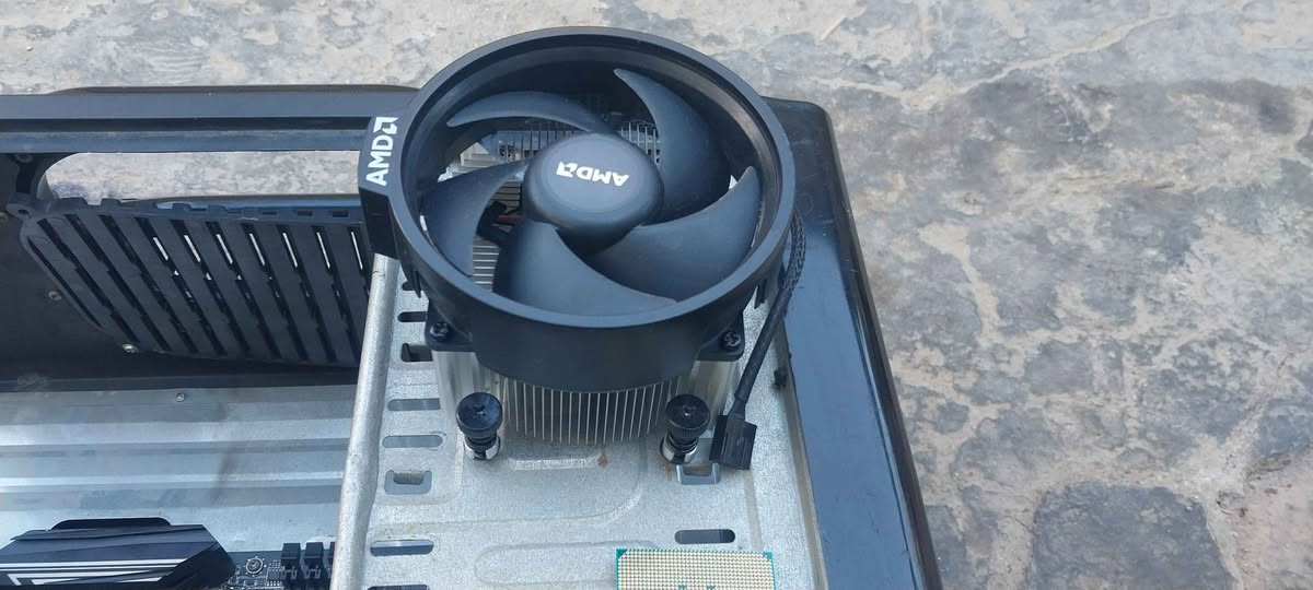 السلام عليكم حاسبة للبيع

المواصفات:
معالج ryzen 5 2600x
مذربورد msi x470 gaming plus max
رام 16x1 3600mhz
بورسبلايxigmatek hydra m 750w
هارد(hdd) 1T  Wd blue
كرت شاشة  mllse rx580 8g  
السعر (٥٧٥)
المكان بغداد بغداد, العراق


**إذا كنت صاحب هذا الإعلان وتريد حذفه لأي سبب، رجاءا أرسل رسالة إلى الدعم الفني**