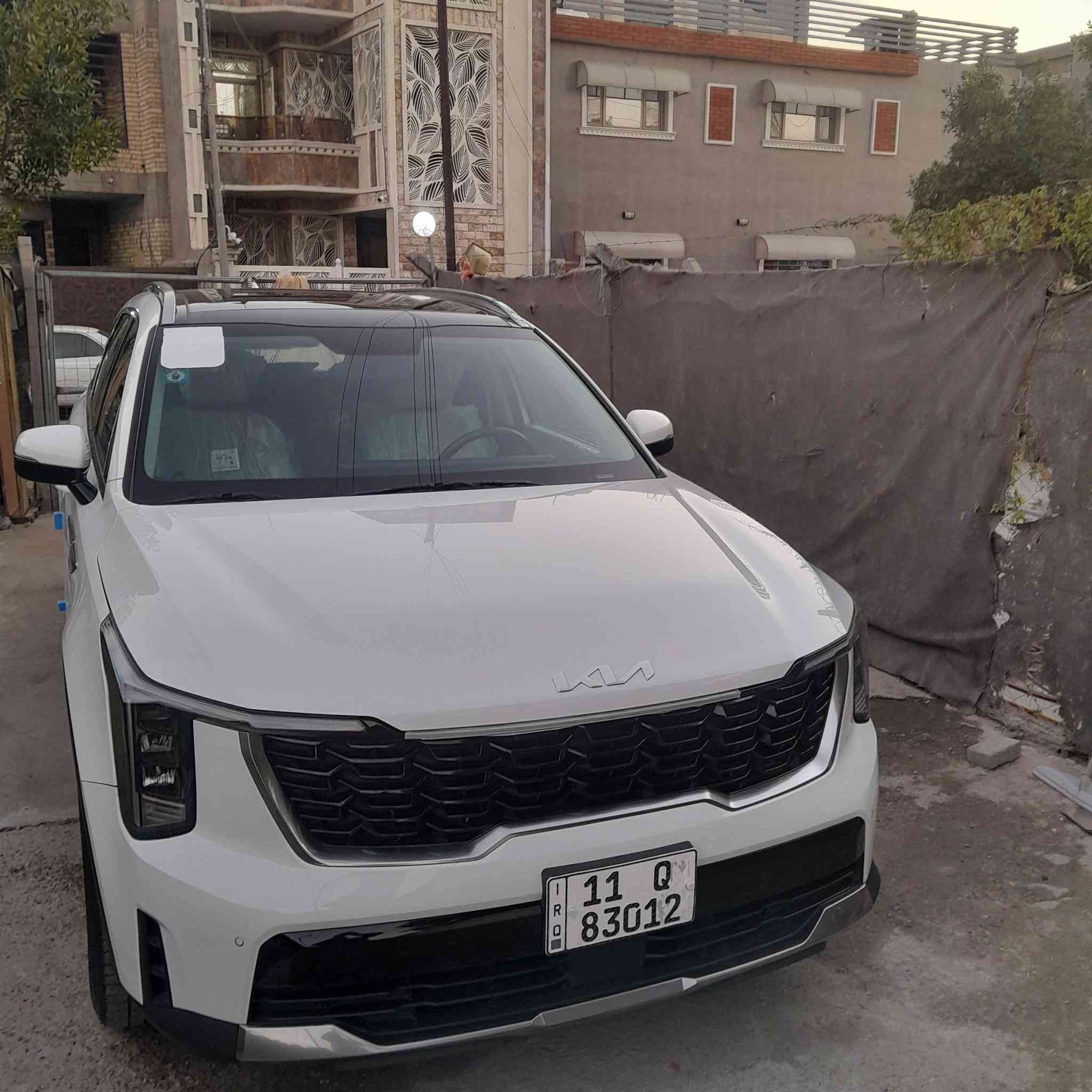 السلام عليكم سيارة للبيع سورنتو خليجي الشركة الدولية موديل ٢٠٢٤ رقم بغداد السيارة فول بانوراما وكراسي كهرباء ومري شفط وتبريد قطعتين وتشغيل عن بعد وننام ترحيب وبصمة ابواب وبصمة تشغيل والخ محرك ٦ سلندر وماشية ٢٣ بالنسبة للملاحضات / بيهة بارد شي قليل والسيارة ابأسمي ومكاني بغداد والسعر ٣٠٨ وبي مجال للاتصال ***********
