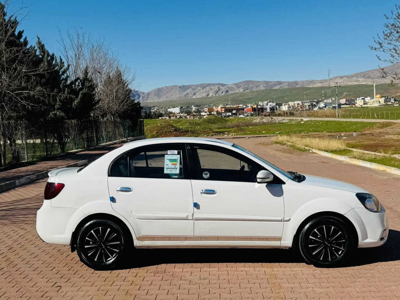 مقدمة 55 بلشهر 3 
كيا ريو 2012 سيارة كلين
بس بيها شبرين فقط 
سيارة جديد حيل 
طخم خلفي والامامي 
كلو جديد محرك 16 
مامفتوح كير مكينه بشرط
سيارة عل وضع شركة
*********** 
يذه كنت مهتم بل سيارات تابع الصفحة
