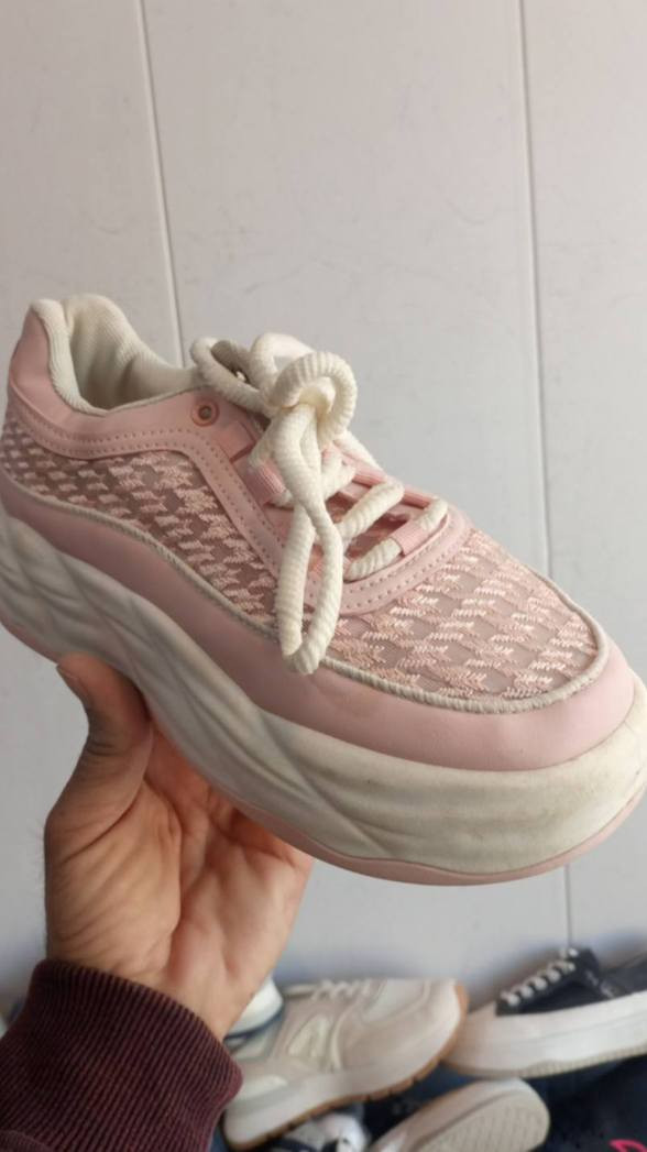 السلام عليكم اخوان يوجد أحذية بكميات كبيرة جدا هذة بعض النماذج للاستفسار الاتصال بالرقم *********** العنوان بابل القاسم
