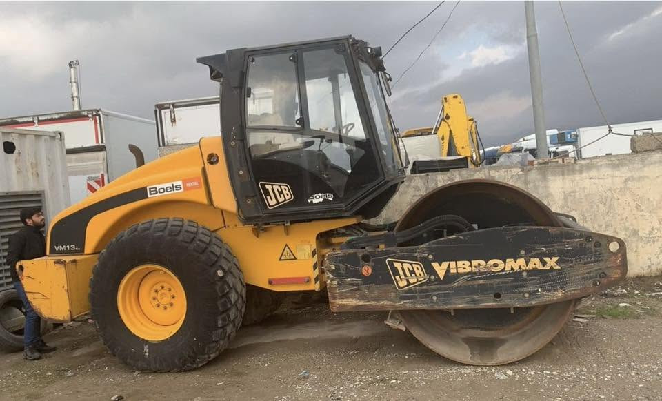 عاديل JCB
موديل2006
 محرك 6بستن
رقم تحويل بشرط
نوع ستيل و اطلاف
سعر410$مجال
***********☎️
