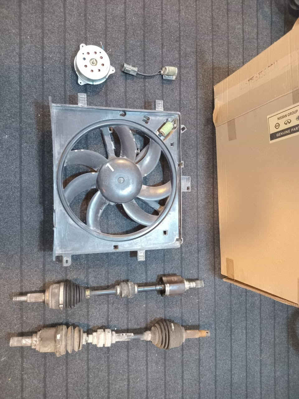 غراض صني هندي للبيع قيم و اخذ
درايم شفت الخارجي فقط شغال مكفول
ماطور مروحه 
مكثف مروحه
مروحه كامله

0781 081 5390‬
