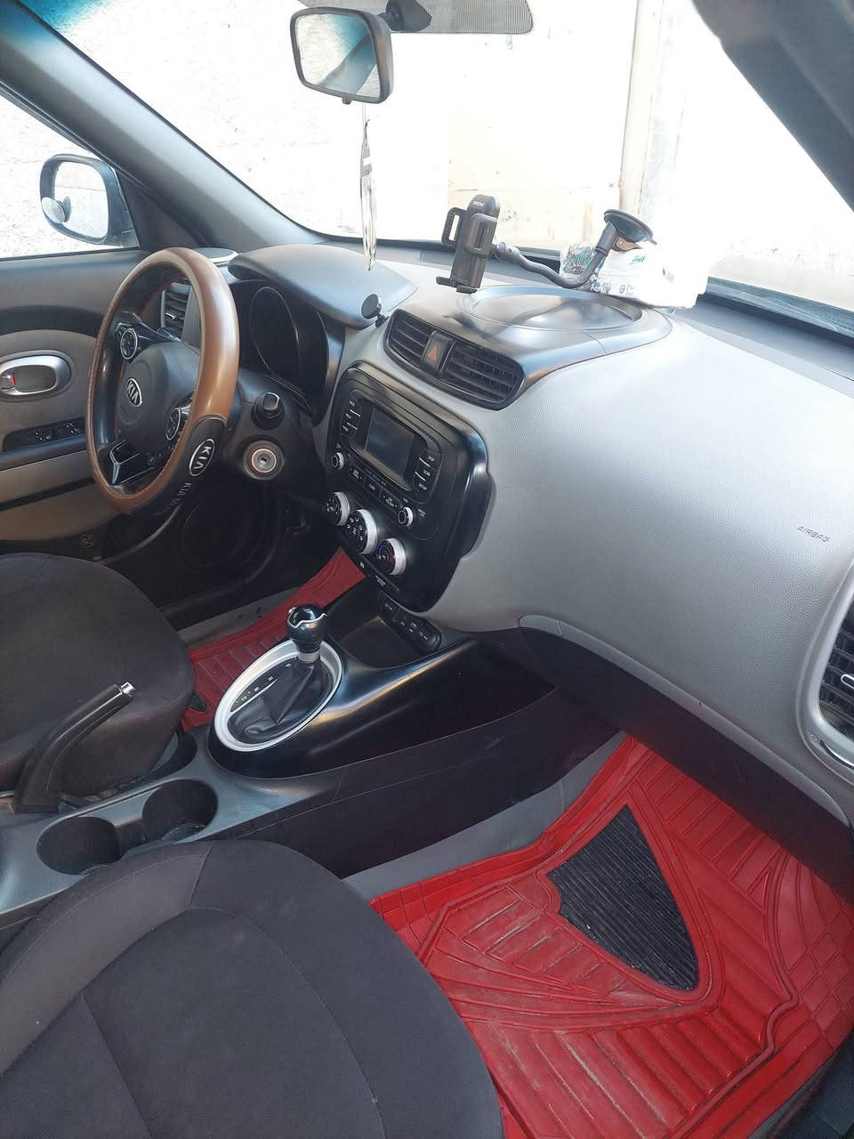 مستعجل على البيع 
مكان السياره بغداد البياع الشرطه الخامسه قرب جامع الكبيسي 
***********
السلام عليكم 
من رخصه الادمن للبيع سياره كيا صول موديل٢٠١٦كيراوتوماتيك لون اسود محرك ١٦٠٠ GDI
مواصفات عاديه للبيع مستعجل على البيع رقم بغداد للبيع رقم الهاتف ***********راسلني وات ساب اوواتصل نتفاهم على سعرها
