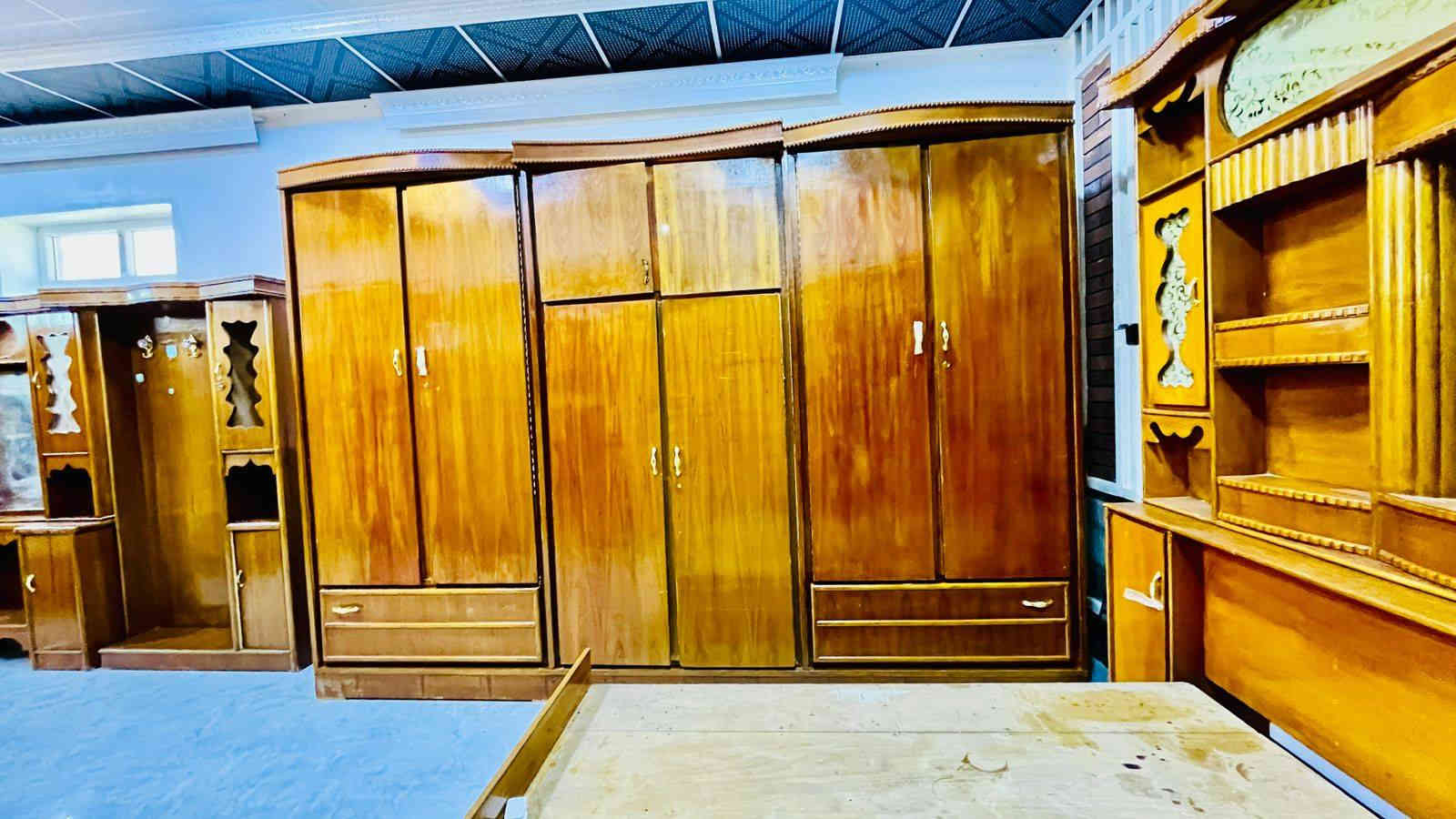 السلام عليكم من رخصت المسؤولين غرفه نوم هودج احطاطه داخل خارج النظافه فول السعر ٨٥٠ وبيها مجال العنوان الرمانه البوعبيد التواصل خاص او اتصال على الرقم ***********
