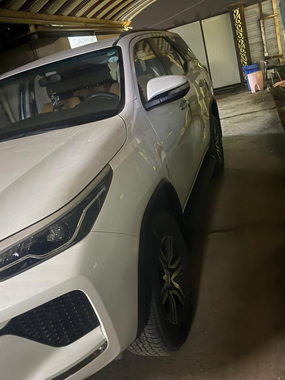 السلام عليكم
سياره Fortuner للبيع 
موديل 2024 مكفوله كفاله عامه ماشيه اقل ال23 الف 
هاي صورها باقي تفاصيل اتصال فقط على رقم ***********
