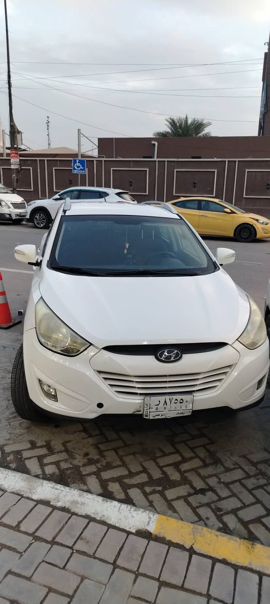 سيارة توسان ٢٠١٣ بيها طخة صفح بسيطة وصبغ قطعة مامبدل بيها شي السعر ١٣٠ ورقة
للمعلومات الهاتف ***********
