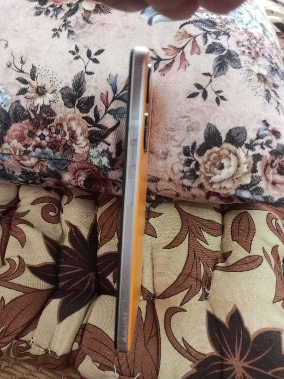 تكنو سبارك گو 2023 ذاكره 64 الجهاز بلادي مامفتوح بس بي فطر بالشاشة مثل ما موضح ما مأثر عليها وشوية شخوط بالشاصي سعره 65 وبي مجال


**إذا كنت صاحب هذا الإعلان وتريد حذفه لأي سبب، رجاءا أرسل رسالة إلى الدعم الفني**