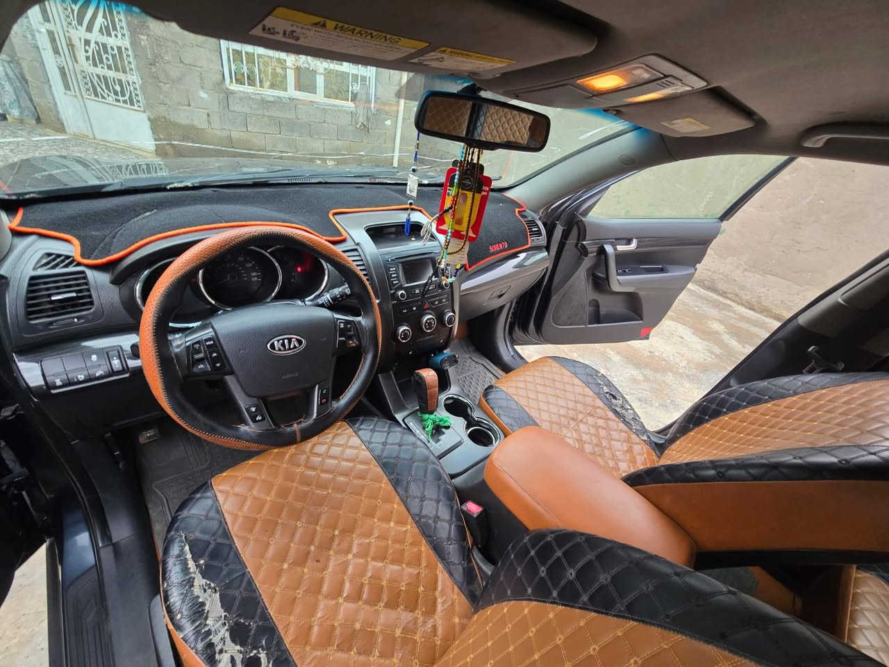 السلام عليكم سورنتو 2013 وارد امريكي مكينه 2400 جي نص موصفات  السياًره طاحت عل غماره بيه طاح علي سقيفه بس بدون تكم بس العرك جينه وقيره مكفول السياره مكينه وكير خير من الله  ما تصرف عليه ربع مكان بعداد  السعر.   125وبيه مجال.   ***********
