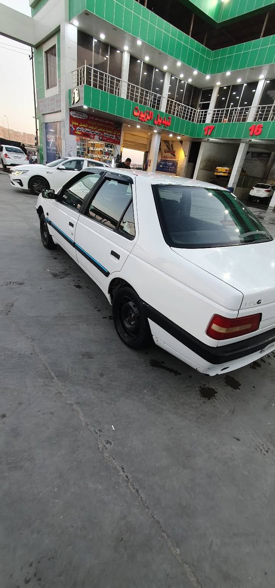 السلام عليكم بيجو 405 مكفولة من ضربة وتبديل وصبغ  مكينه وكير جدد تخم تاير كهربائيات كلشي شغال من طول لطول لاتخابرني تكلي شبيها مابيها سياره كفالة عامه من كلشي غرفة جديده سياره جاهزه على اخر حباية سعرها 44 ورقة مكاني بلبصره بلقبلة سنوية الى 2027 تحويل شوكت ماتحب للاستفسار ***********
