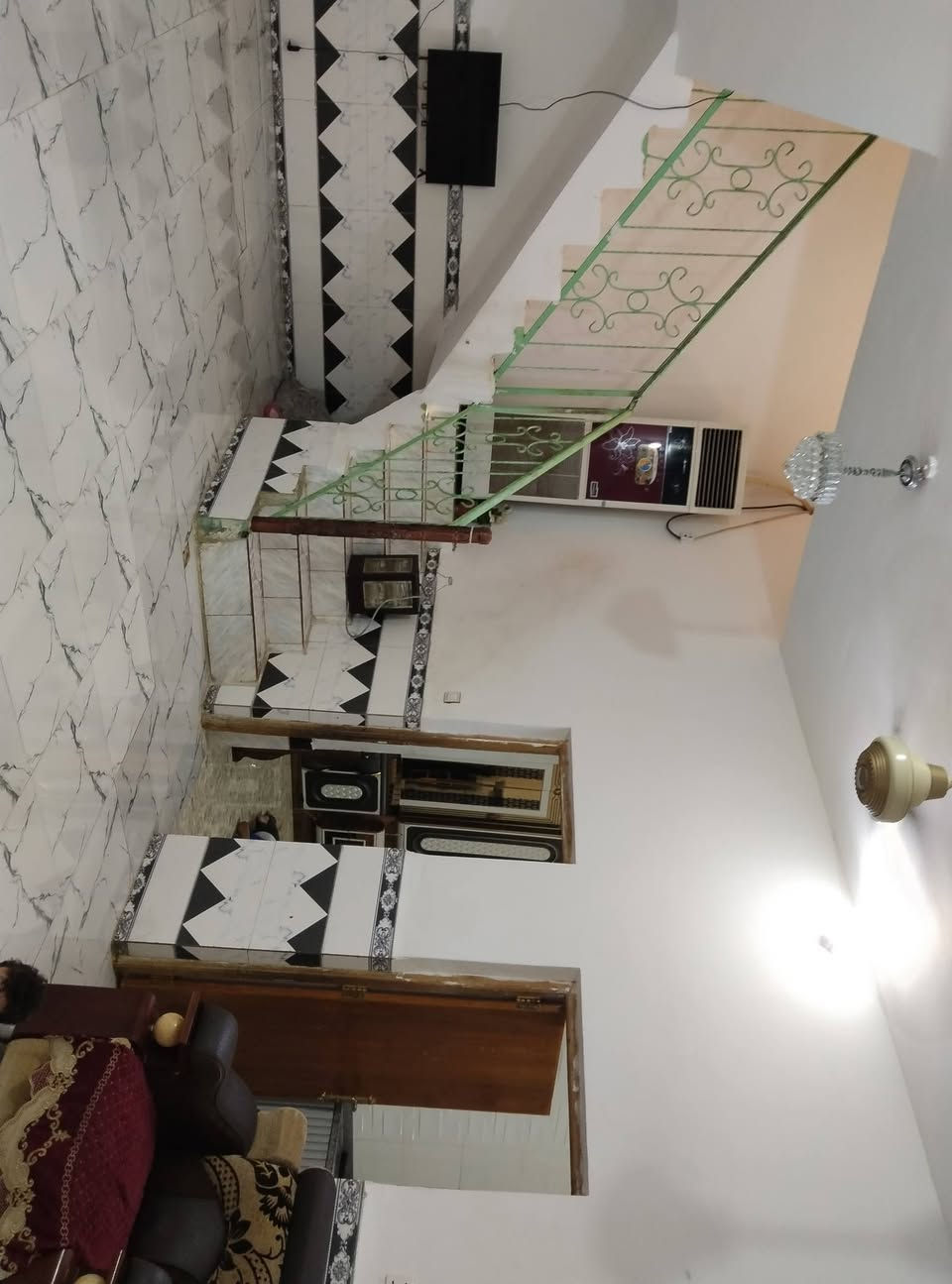 ***********
السلام عليكم نعيدالنشر بسبب الوعود الكاذبة مساحة البيت 170الواجهه 7ونص وانزال 20 استقبال وصاله ومطبخ و٢غرف ومجمع صيحات خارجي وداخلي البيت جاهز ماتخسر علي ربع سيراميك كهرباء ماء الطابق الثاني غرفه وصاله ومجمع صيحات مستعجل على بيع السعر المطلوب 155 السايلو بضهر جامع سيد زعيم

