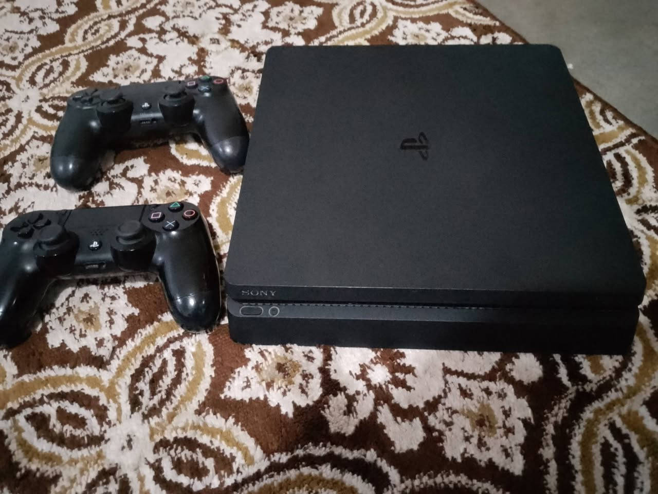 بلي 4 سلم اونلاين نص تيرا لوك ستيكر نظافه ٩٠ مع جوستيك عدد اثنين وحده اصليه و ثانيه تجاريه و ملحقاته الباقيه همين اصليه ما مفتوح ابد مع حساب العاب ابرز العاب المميزه بالحساب 
Red dead redemption 2
GtaV 
Battlefield 1 
Battlefield 4
Battlefield 5
Battlefield 2042
Battlefield hard line
Farcry 5
Tomb raider shadow 
Tomb raider rise
The Witcher 3
Tom Clancy's 2
Snon runner
Gran turismo 7 مع حساب قوي
Assassin's Valhalla 
Assassin's odyssey 
The crew 2
Kena
FIFA 19
Watch_dogs 
السعر ٢٣٠ الف و بي مجال بسيط موقع السليمانية ما عندي توصيل الغير محافظة الي حاب يشتري يتواصل وياي


**إذا كنت صاحب هذا الإعلان وتريد حذفه لأي سبب، رجاءا أرسل رسالة إلى الدعم الفني**