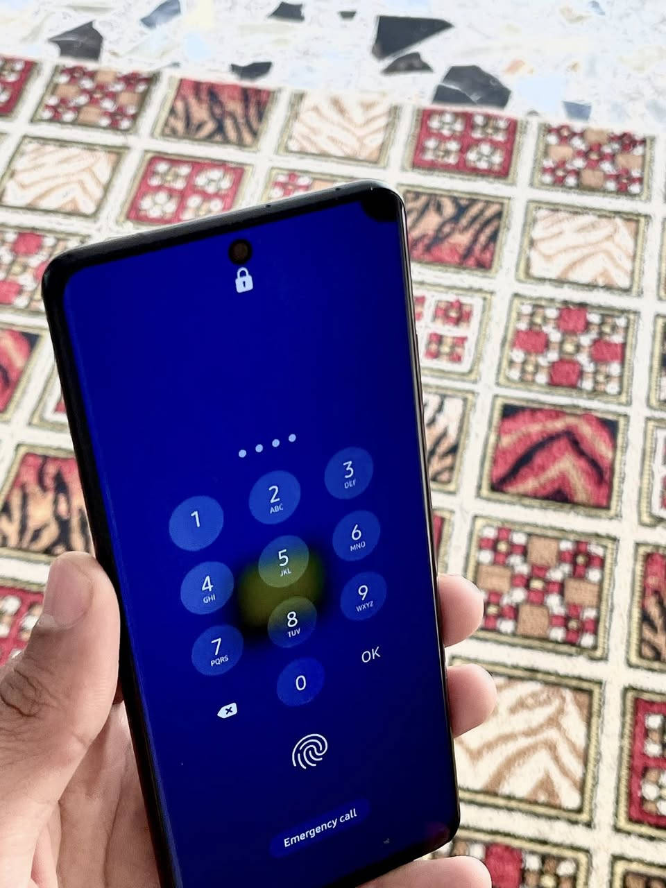 غالاكسي اس 21 الترا جهاز يخبل ذاكرة 128 رام 12 بي نقطة سوده زغيره مالها اي تاثير والكاميرا الامامية بيه نقطتين تراب بس ماماثر اي شي مبايل يخبل سعر 215 وبي مجال بسيط واتس اب *********** مكاني بغداد حي النصر
