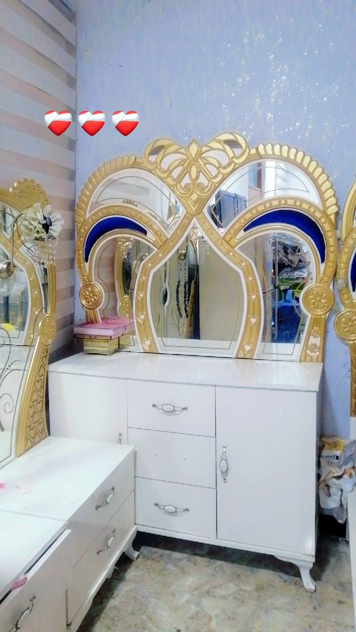 سلام عليكم غرفة البيع نظيفة كلش عدد القطع ( ٩) قطع مثل ما واضحة كدامكم سبب البيع لان أريد اشيل سعرها (مليون و ٣٠٠)  مكاني الدورة  ماعندي توصيل هاتف ***********.  *********** وتساب-
